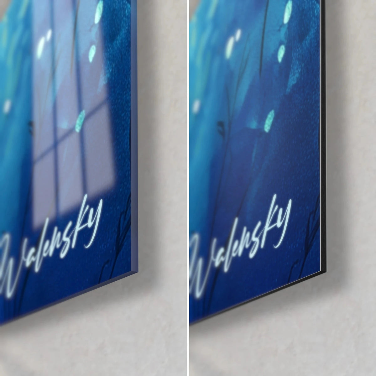 Gemälde eines Blauwals auf indigoblauem Algengrund, untere rechte Ecke: glänzendes Acrylglas links, mattweißes Dibond rechts