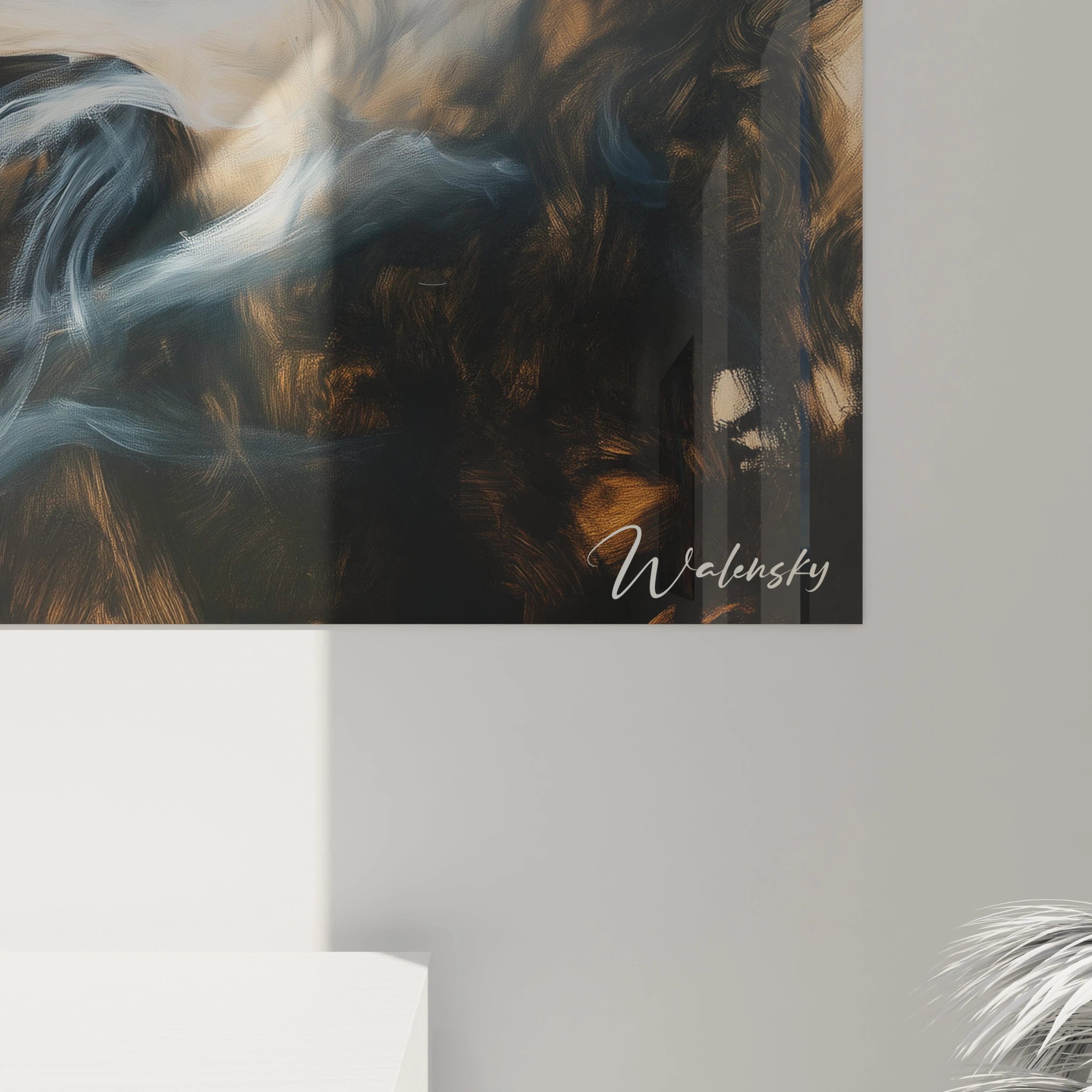 Une œuvre figurative abstraite montrant une figure humaine en noir, fondue dans des effets de fumée beige et gris, avec des textures lissées et des contrastes de lumière sur un fond neutre.