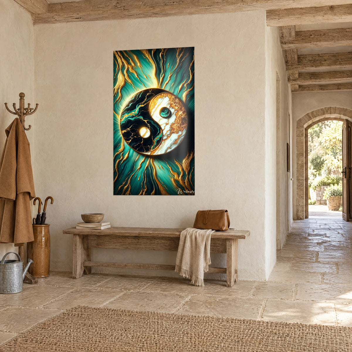 Schilderij symbool van evenwicht, schijf van ivoorkleurig en ebbenhouten marmer met gouden lijntjes, stenen gang en houten bank