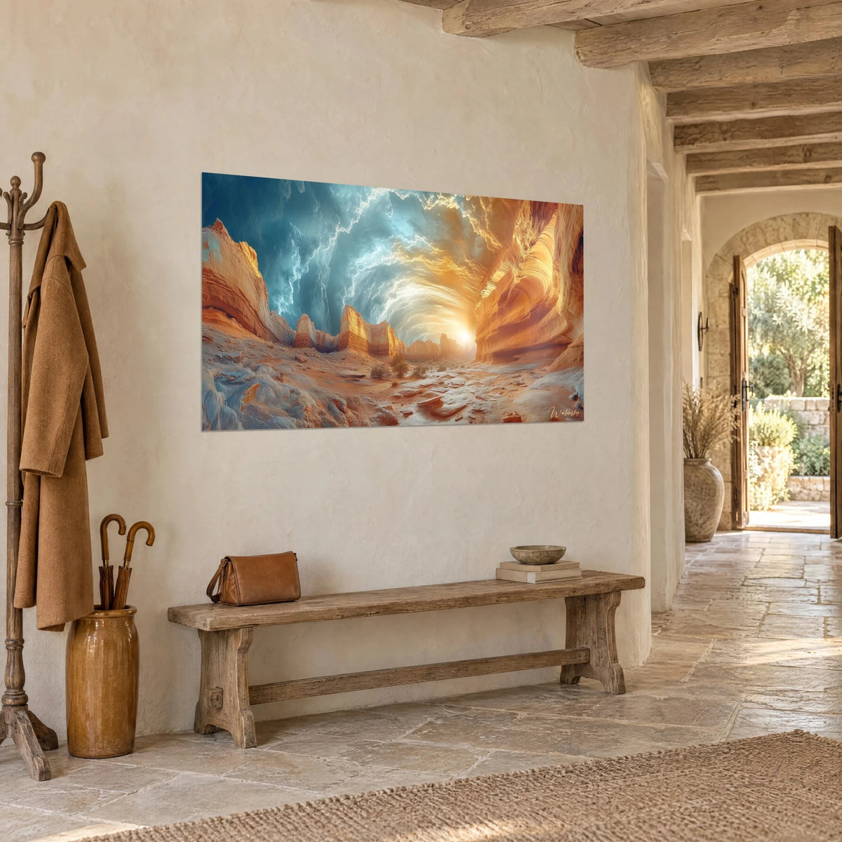 Quadro paesaggio desertico panoramico con scogliere arancioni e nuvole turchesi, luce radente, su un muro di pietra d'ingresso
