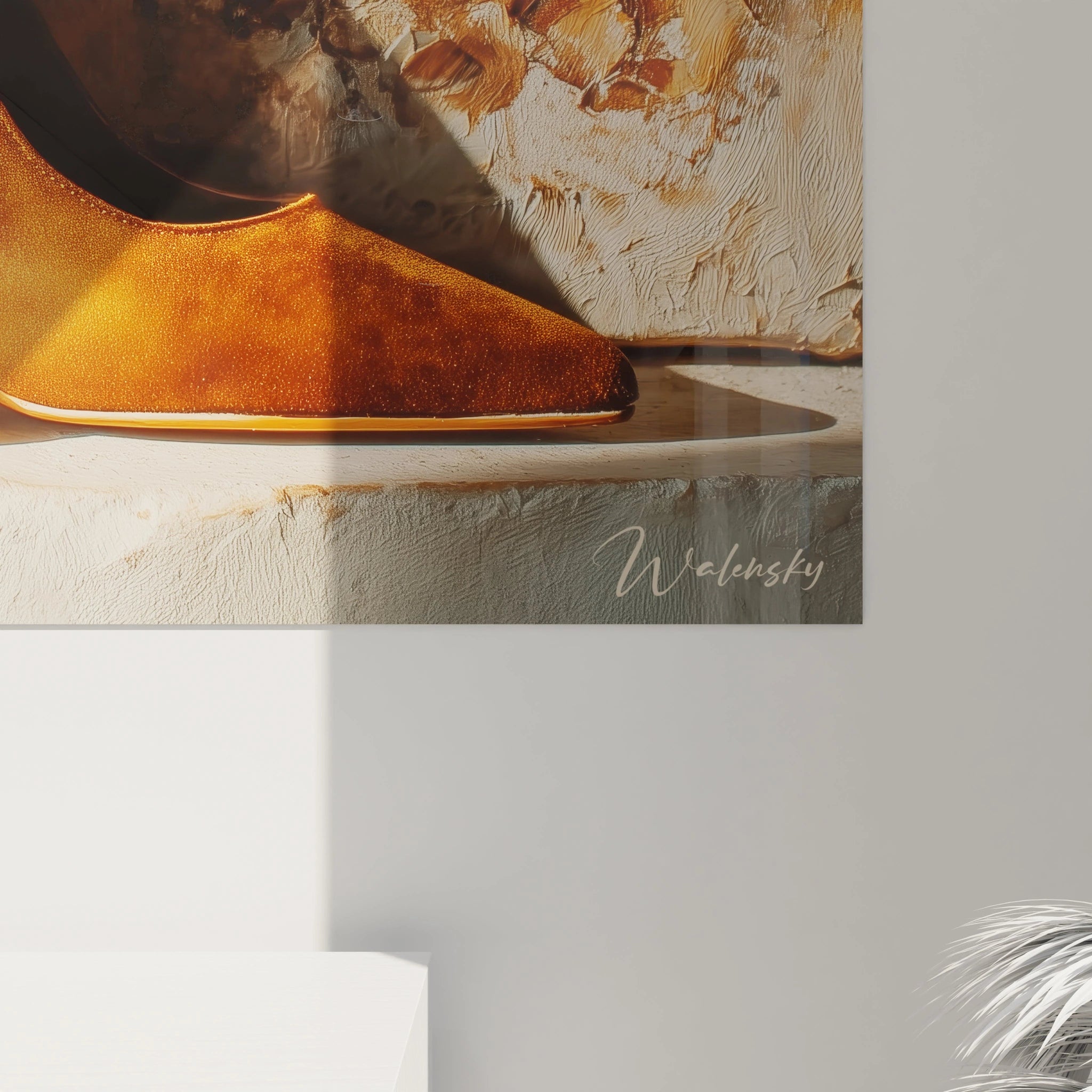 Tableau escarpins décoration murale de Walensky mettant en valeur des escarpins orange sur fond texturé