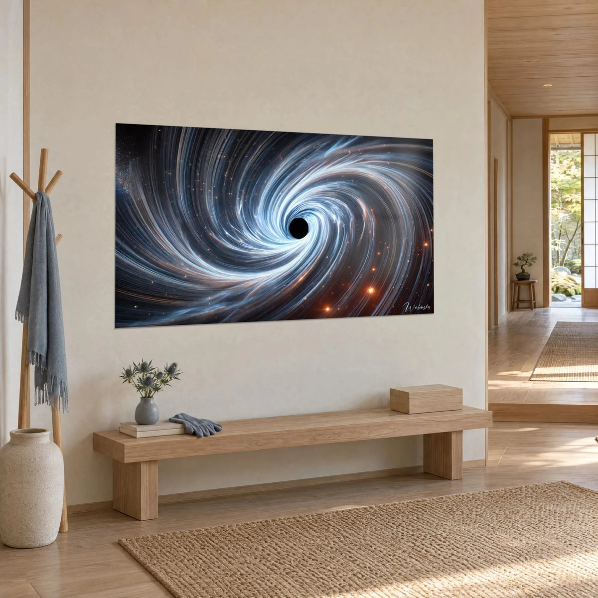 Tableau vortex galactique aux filaments argentés et orangés, centre noir profond, accroché en vue de trois-quarts, couloir clair