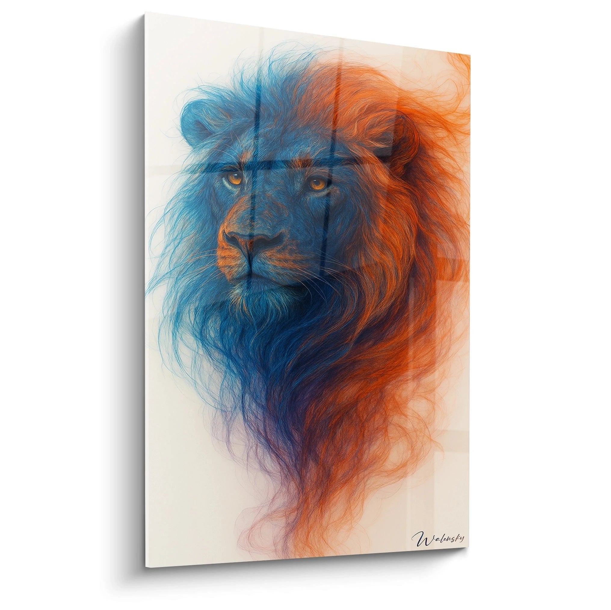 Un tableau lion bichromatique représentant une tête de lion majestueuse divisée en deux parties distinctes, bleue et orange, avec des textures vaporeuses qui donnent un effet éthéré à la crinière. Le regard doré perçant contraste avec le fond blanc.