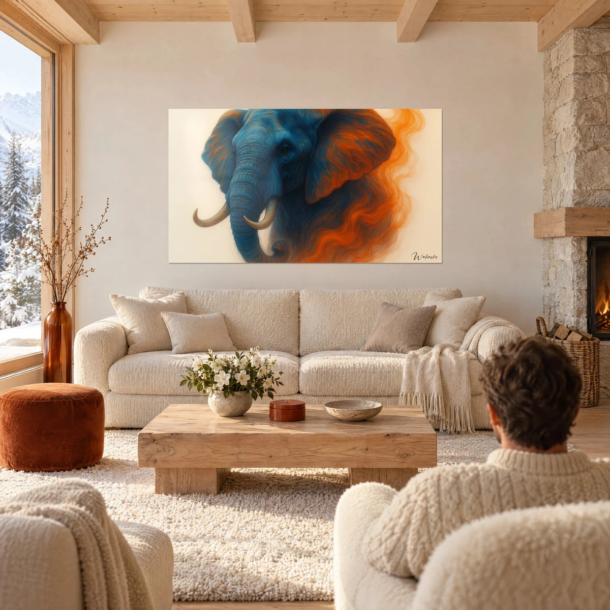 Gemälde Elefant in Blaugrün mit elfenbeinfarbenen Stoßzähnen und orangefarbenen Schnörkeln, über einem Sofa in einem hellen Wohnzimmer