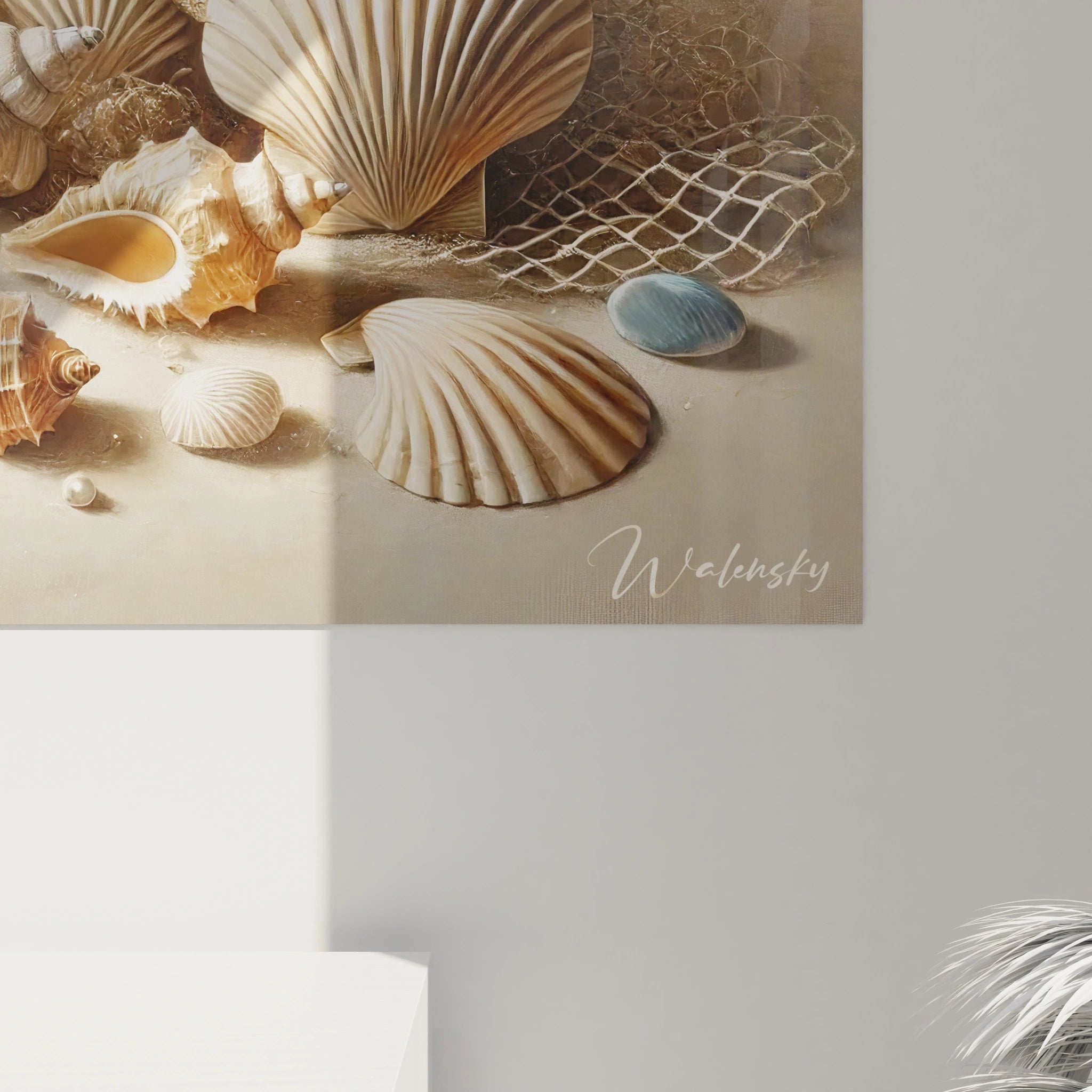 Tableau Coquillage : Vue de près, les détails minutieux des coquilles et des étoiles de mer émergent, sublimés par des tons beiges et or pour une sensation de calme et d'élégance naturelle.
