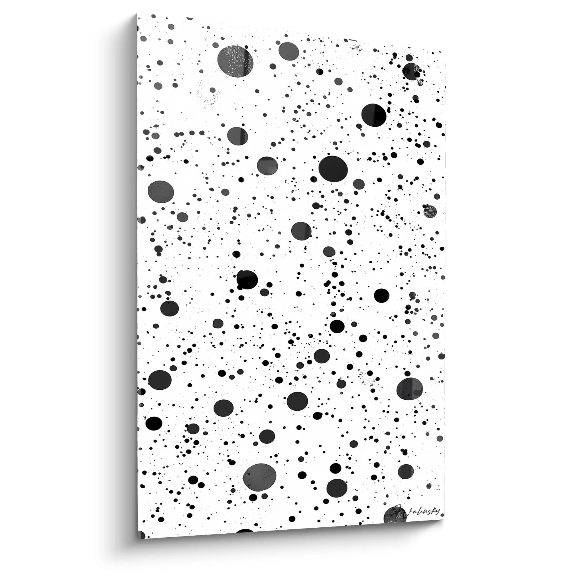 Tableau tacheté noir et blanc de Walensky avec des motifs ronds variés sur fond blanc