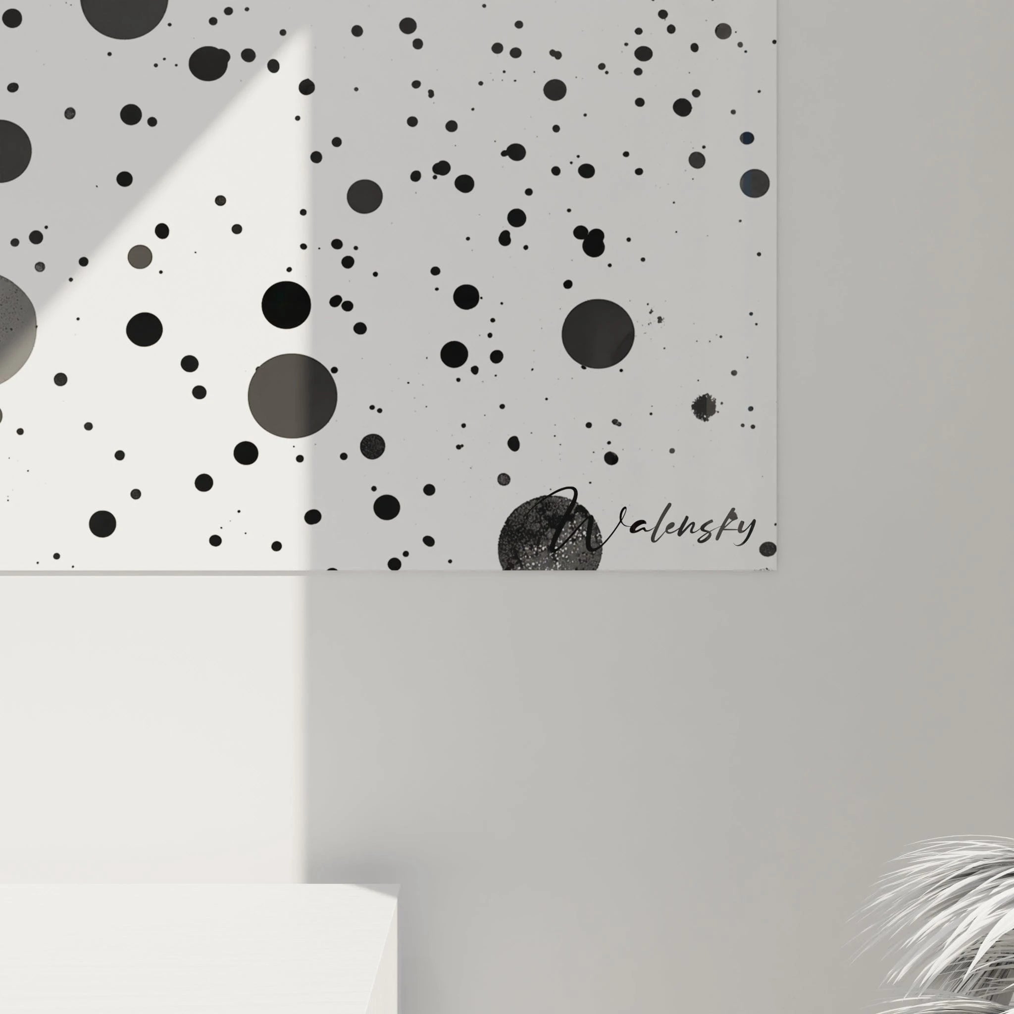 Tableau tacheté noir et blanc de Walensky avec des motifs de cercles variés