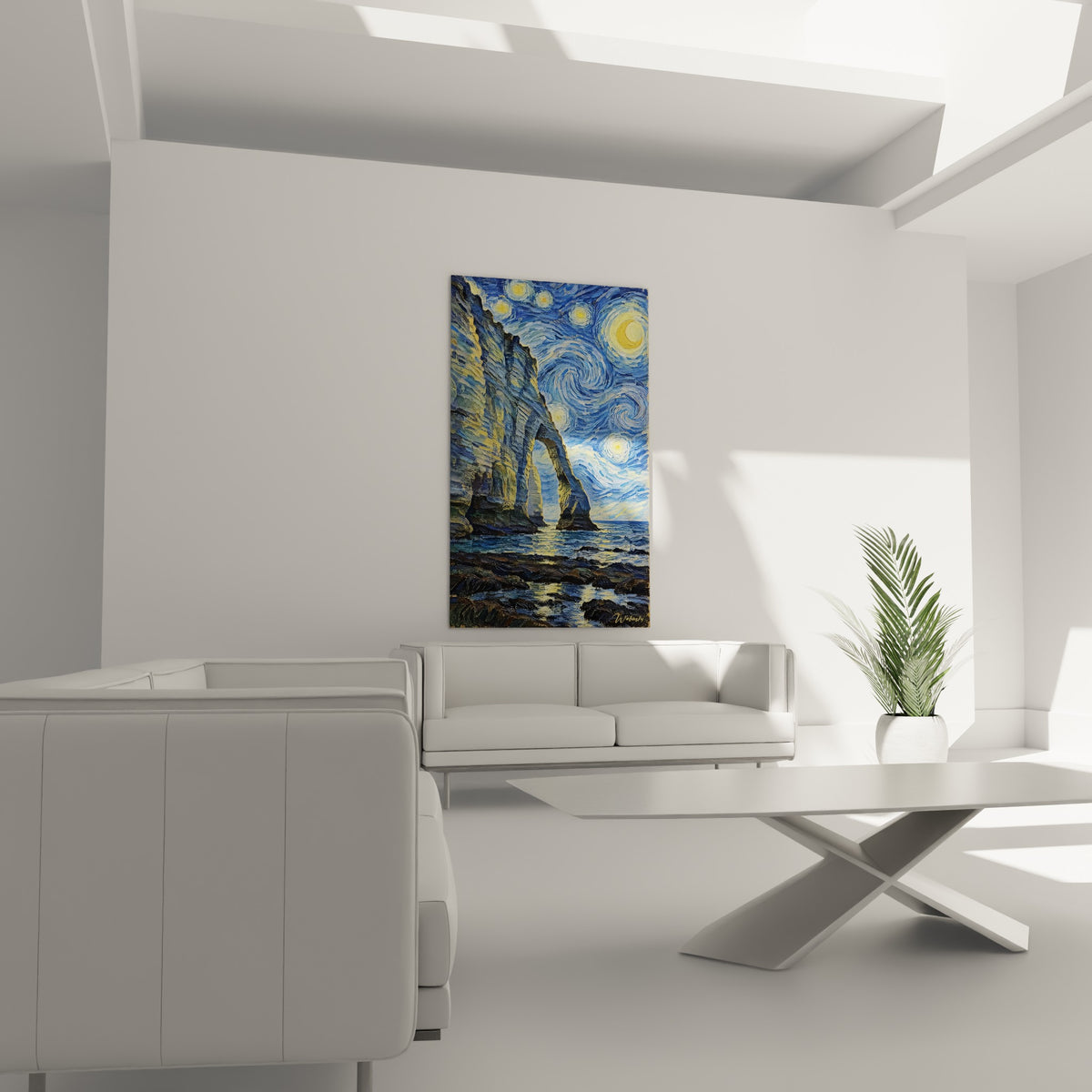 Arche d'Étretat aux tourbillons bleu et or installée au-dessus d'un canapé dans un salon lumineux