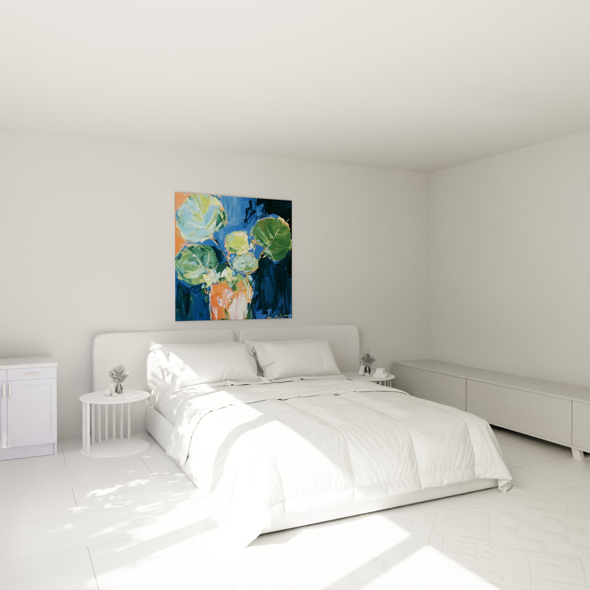 Bouquet Eucalyptus vert et bleu marine au couteau, accroché au-dessus d'un lit dans une chambre claire