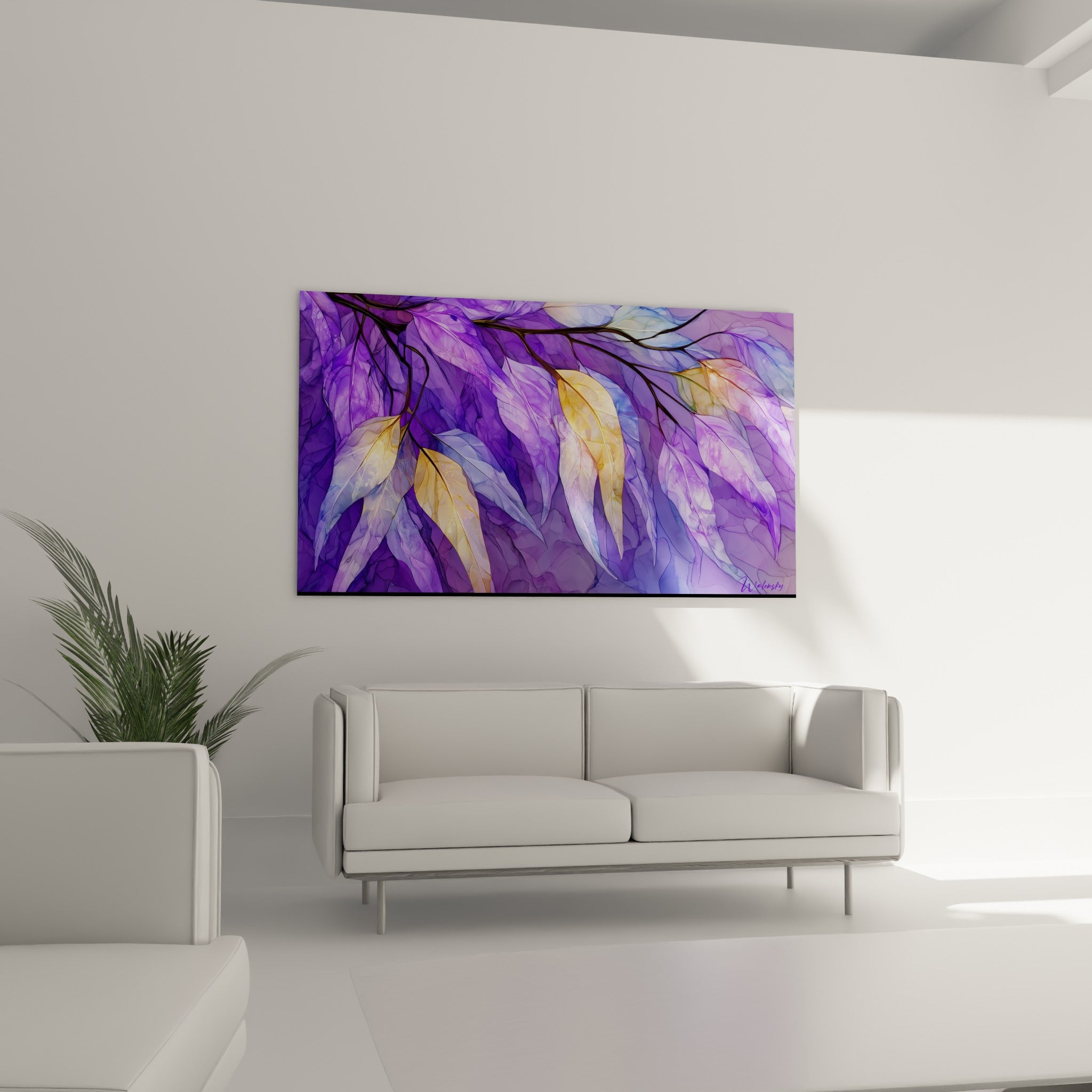 Feuillage d'eucalyptus bleu pastel et violet lumineux, disposé au-dessus d'un canapé dans un salon lumineux