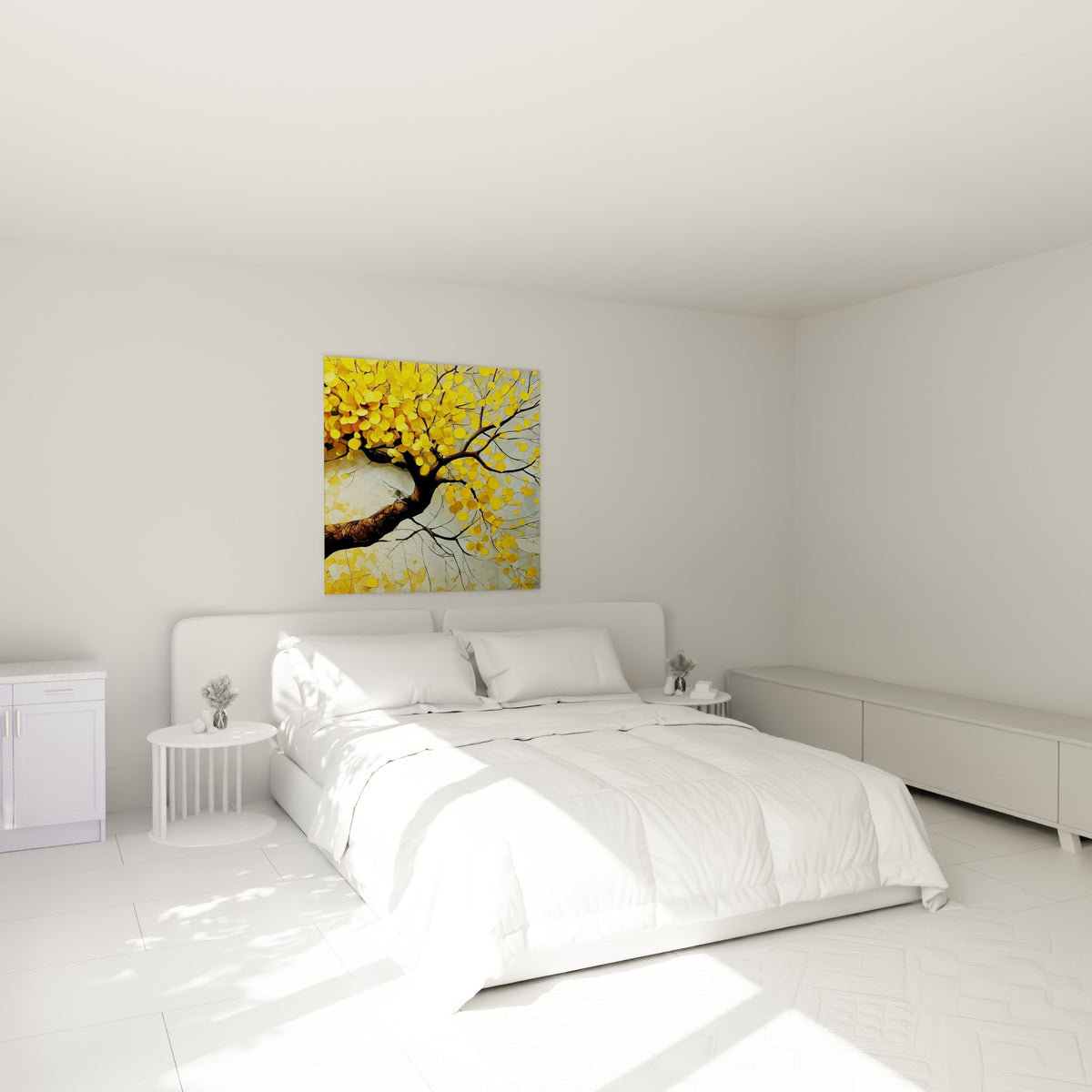 Feuillage doré et branches brunes de l'Eucalyptus au-dessus d'un lit dans une chambre claire