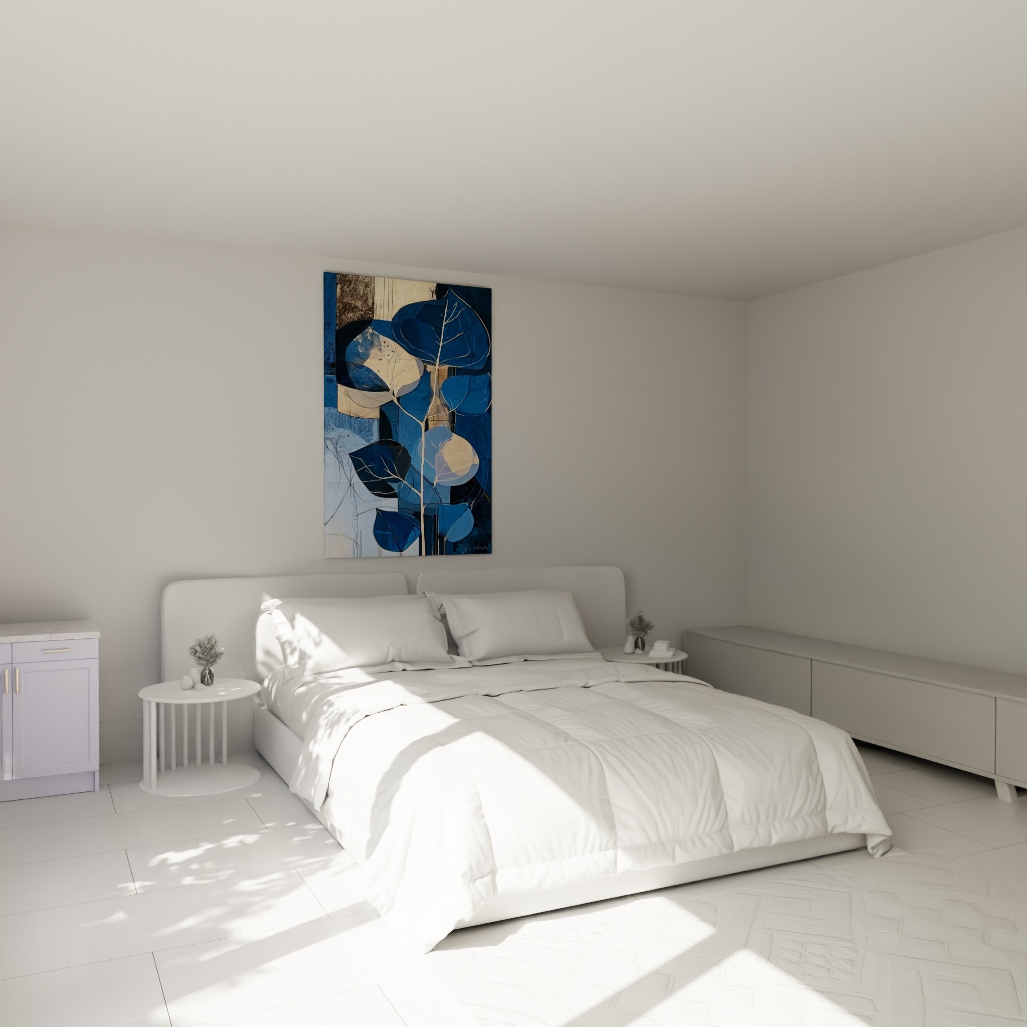 Branche d'eucalyptus bleu marine et sable doré, accrochée au-dessus d'un lit dans une chambre claire
