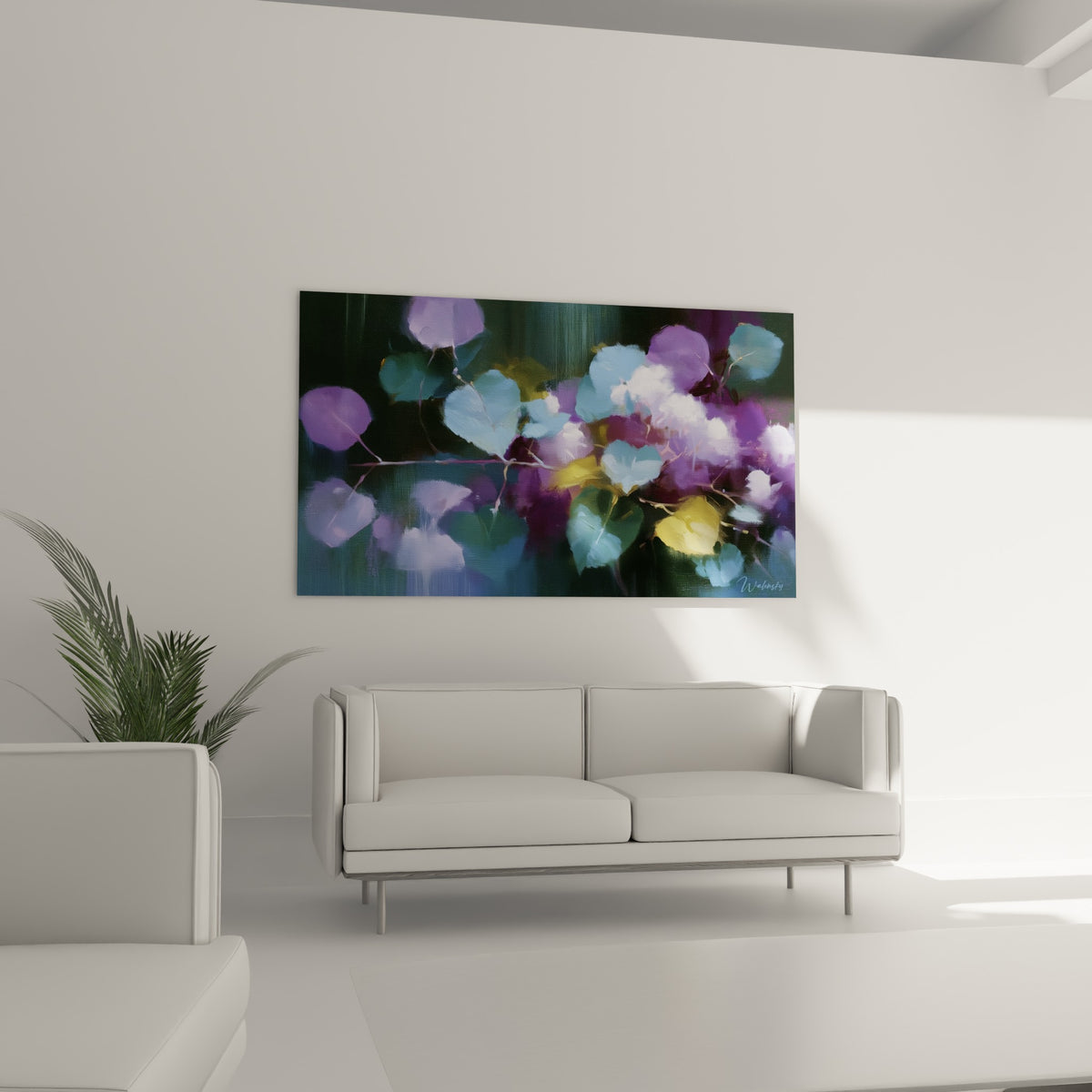 Bouquet d'eucalyptus bleu et doré suspendu au-dessus d'un canapé dans un salon lumineux