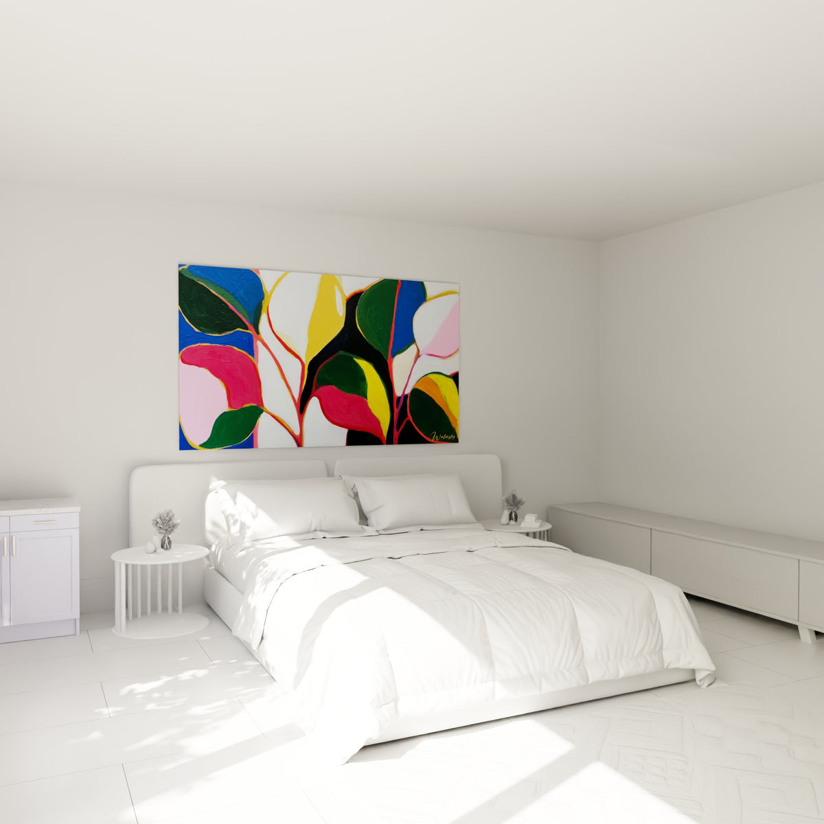 Feuilles Eucalyptus roses et dorées peintes en aplats vifs, au-dessus d'un lit dans une chambre claire