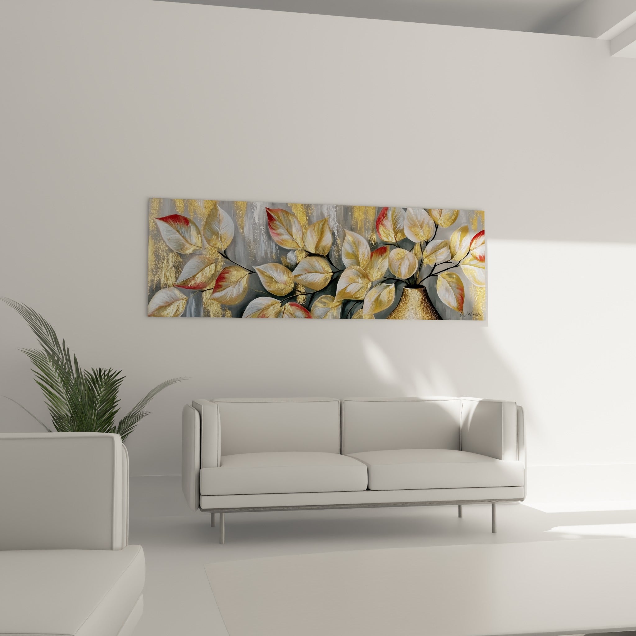 Branche Eucalyptus dorée aux accents rouges disposée au-dessus d'un canapé dans un salon lumineux