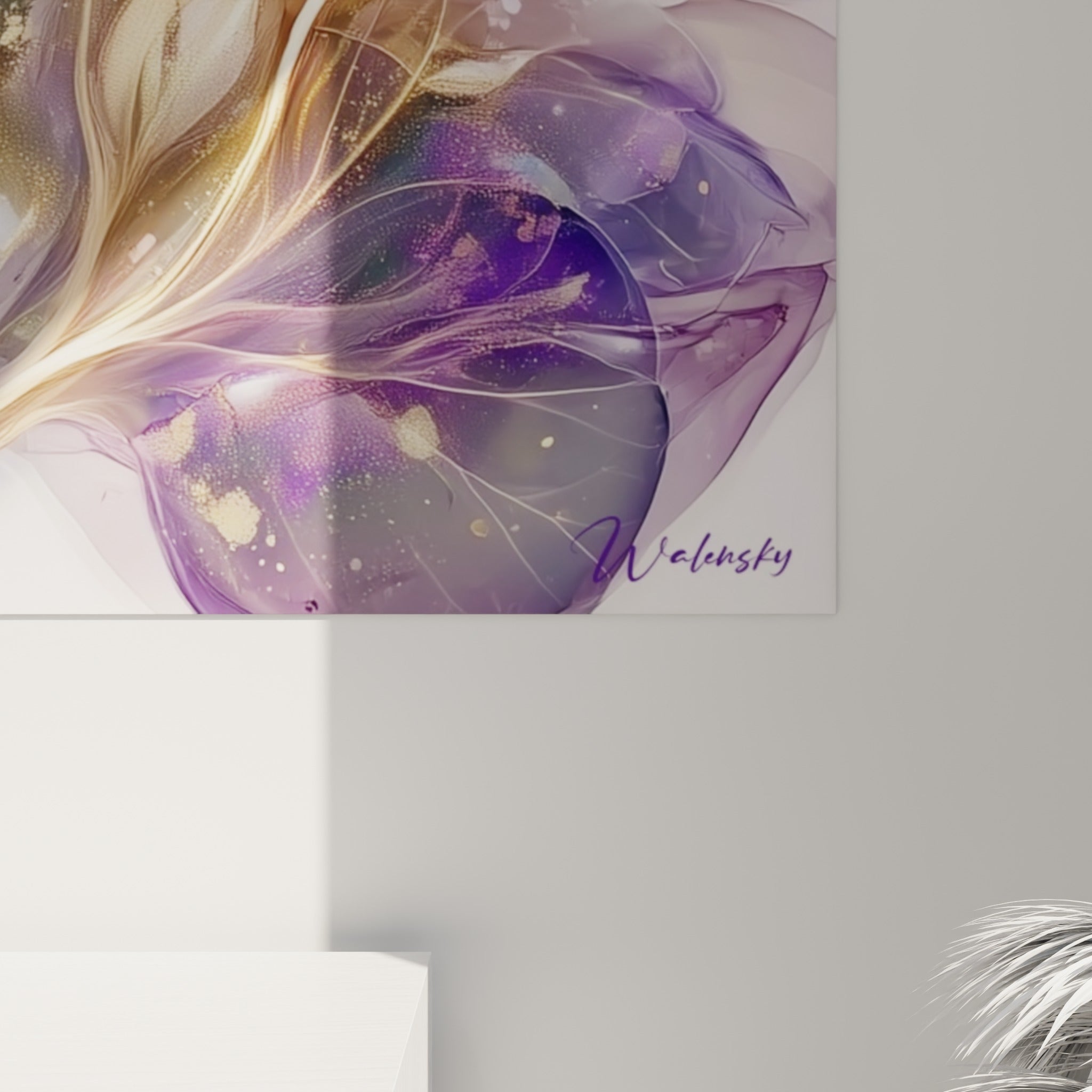 Détail rapproché des nervures dorées et éclats métalliques du tableau Eucalyptus violet