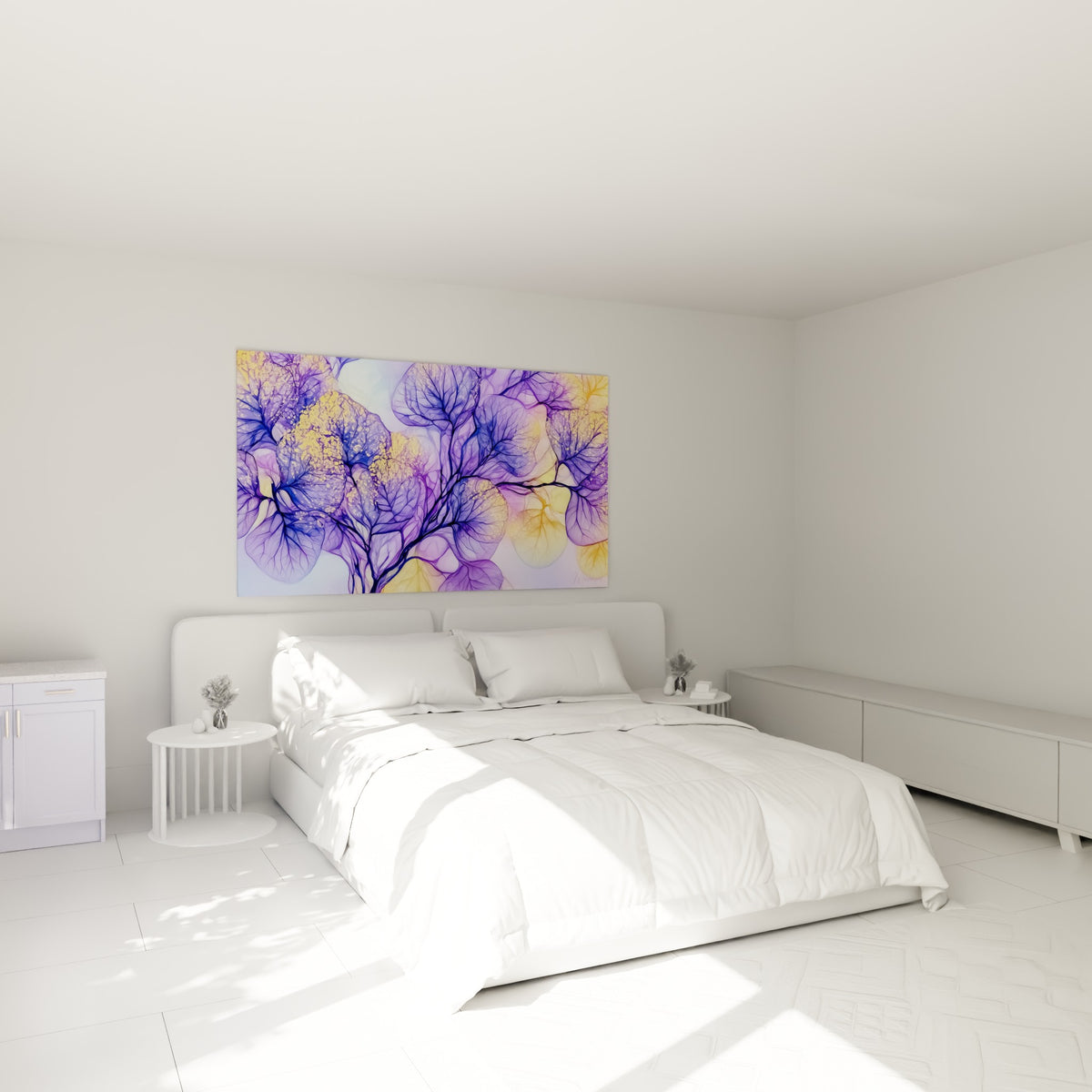 Nervures dorées et violettes de l'Eucalyptus accrochées au-dessus d'un lit dans une chambre claire