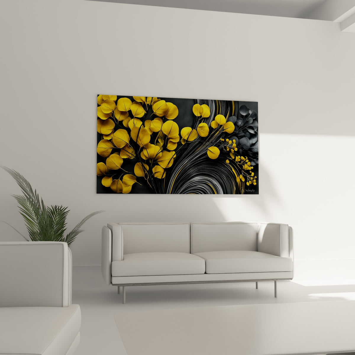 Branches d'eucalyptus jaune moutarde et anthracite au-dessus d'un canapé dans un salon lumineux