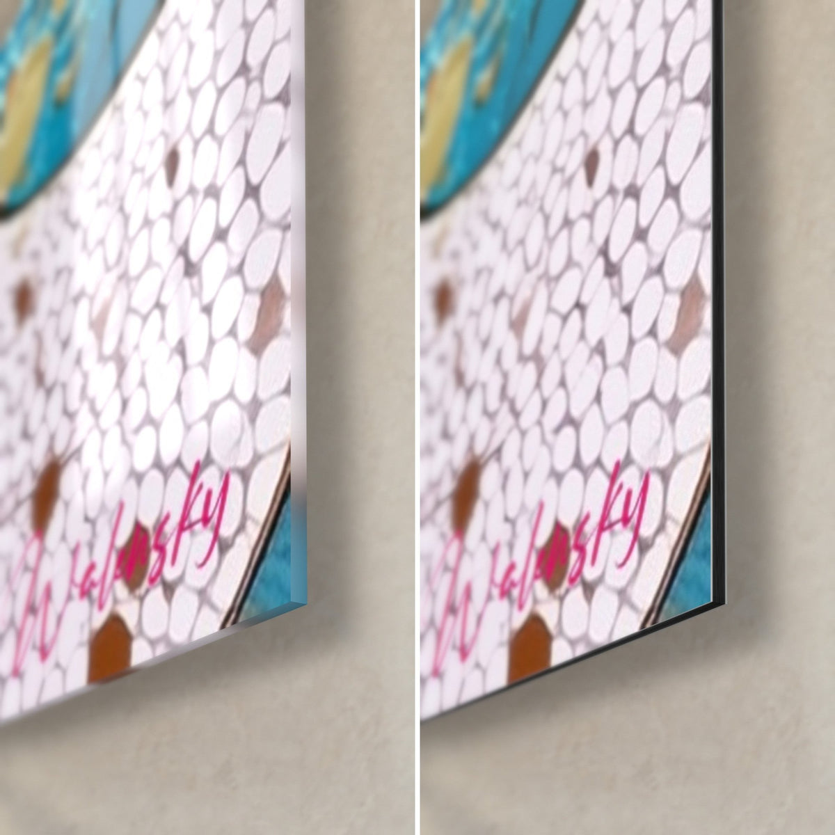 Schilderij met een ronde lichtroze honingraatbladeren en petrolblauw, rechtsonder hoek, glanzend glas en mat Dibond, rand van 3 mm