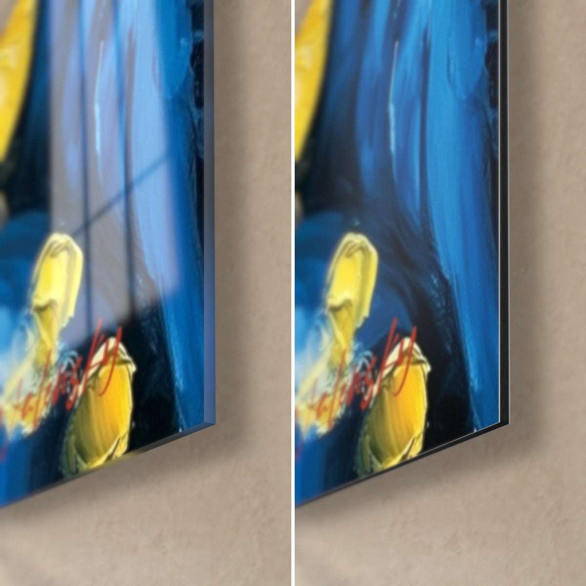 Gemälde blaue Vase mit goldenen runden Blättern, untere rechte Ecke: glänzendes Acrylglas links, mattes schwarzes Dibond rechts