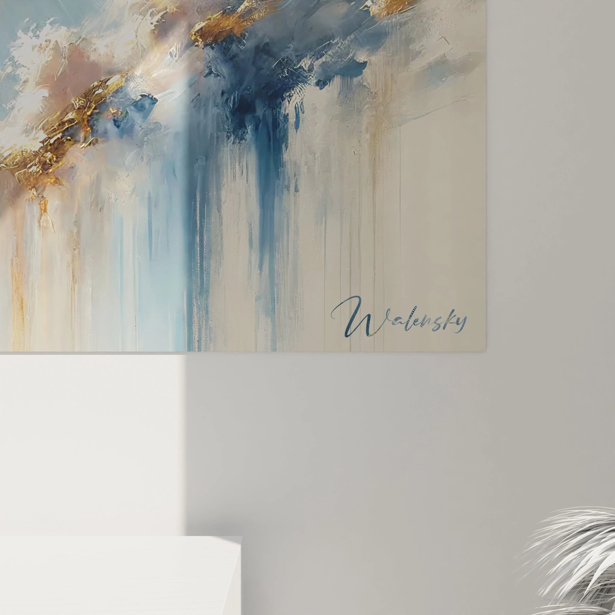 Gros plan du tableau Ciel capturant la texture fine et les nuances subtiles. Les touches d'or et de bleu se fondent pour refléter une ambiance douce et éthérée, idéale pour un intérieur élégant et apaisant.