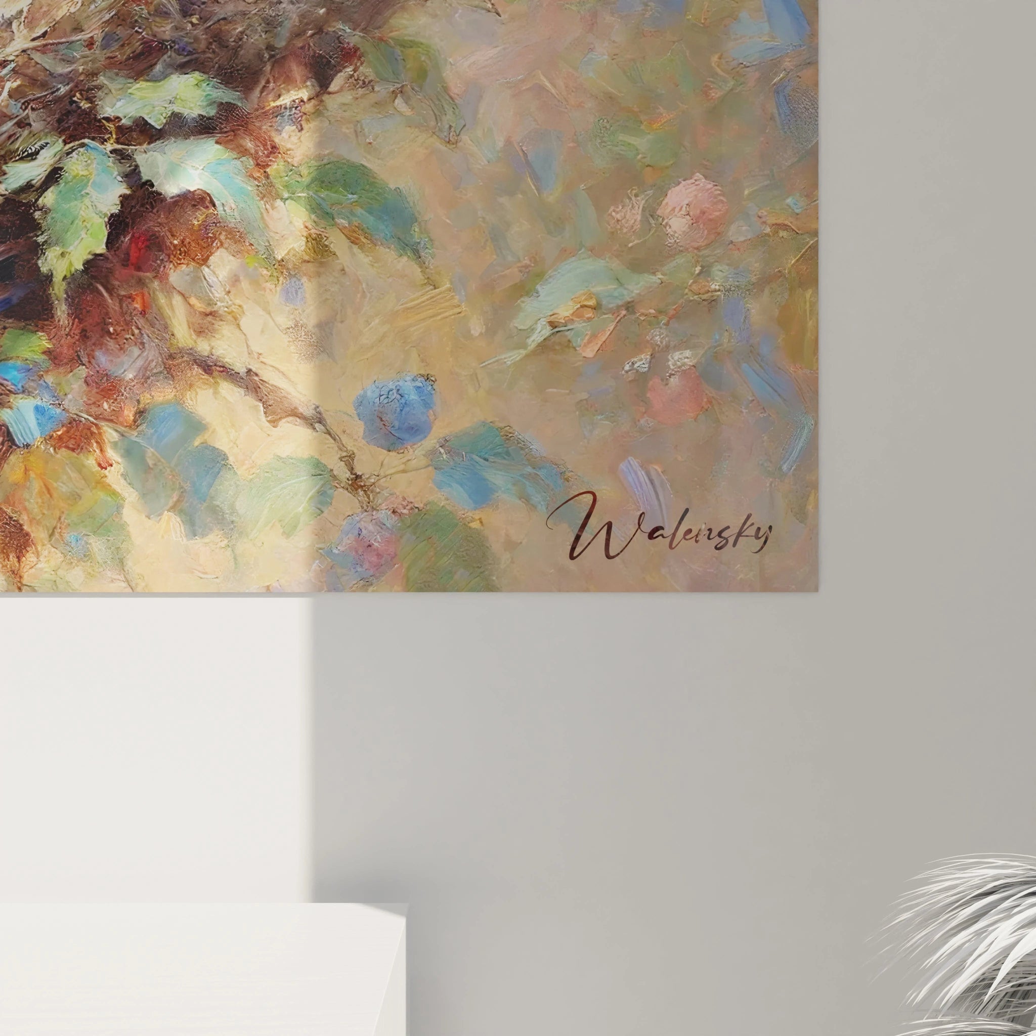 Vue de près, ce tableau oiseaux révèle des détails saisissants, mettant en lumière la texture des plumes et l'émotion du lien entre mère et petits.