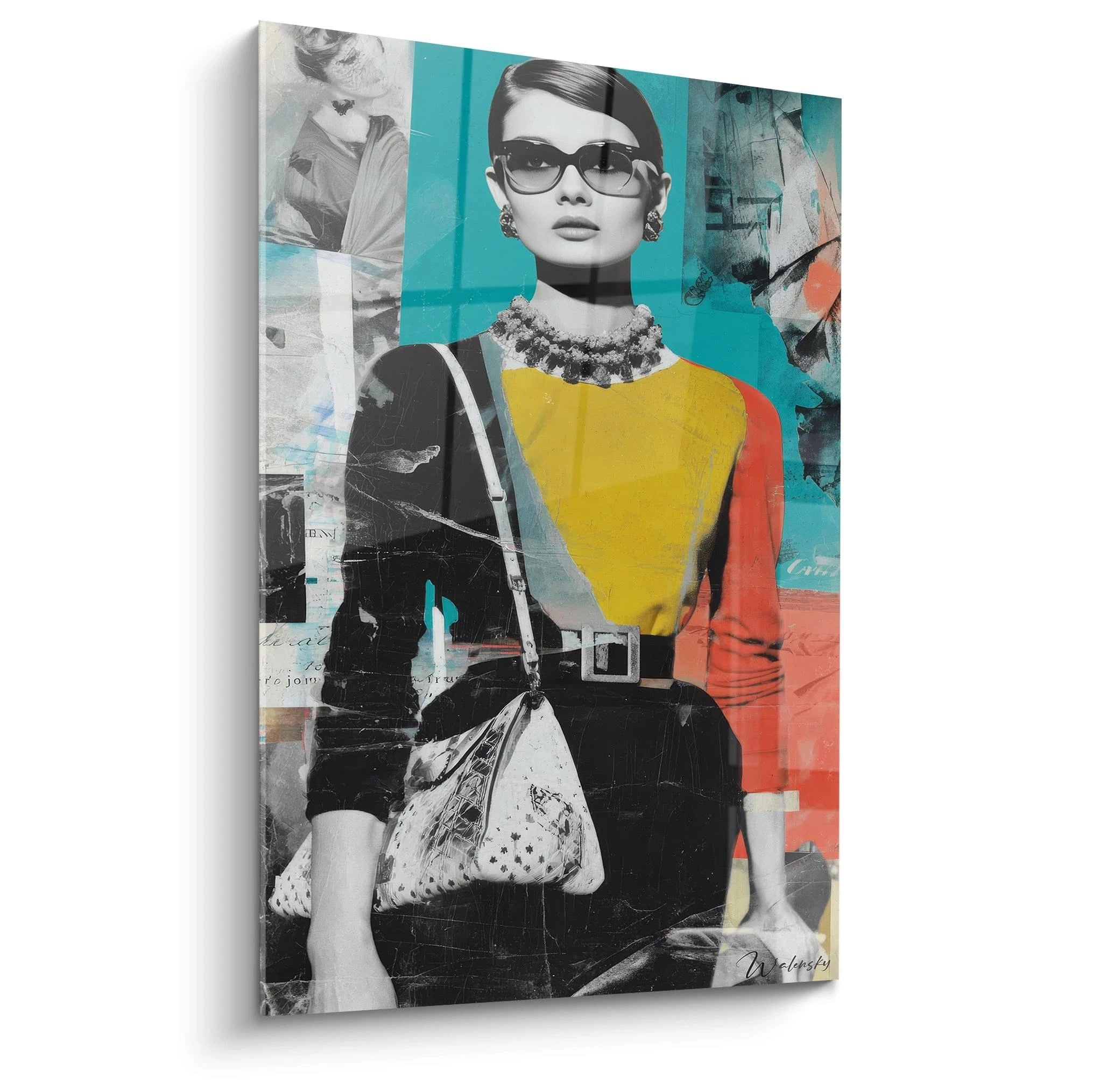 Tableau mural portrait fashion pop art avec une femme élégante portant des lunettes de soleil et un collier