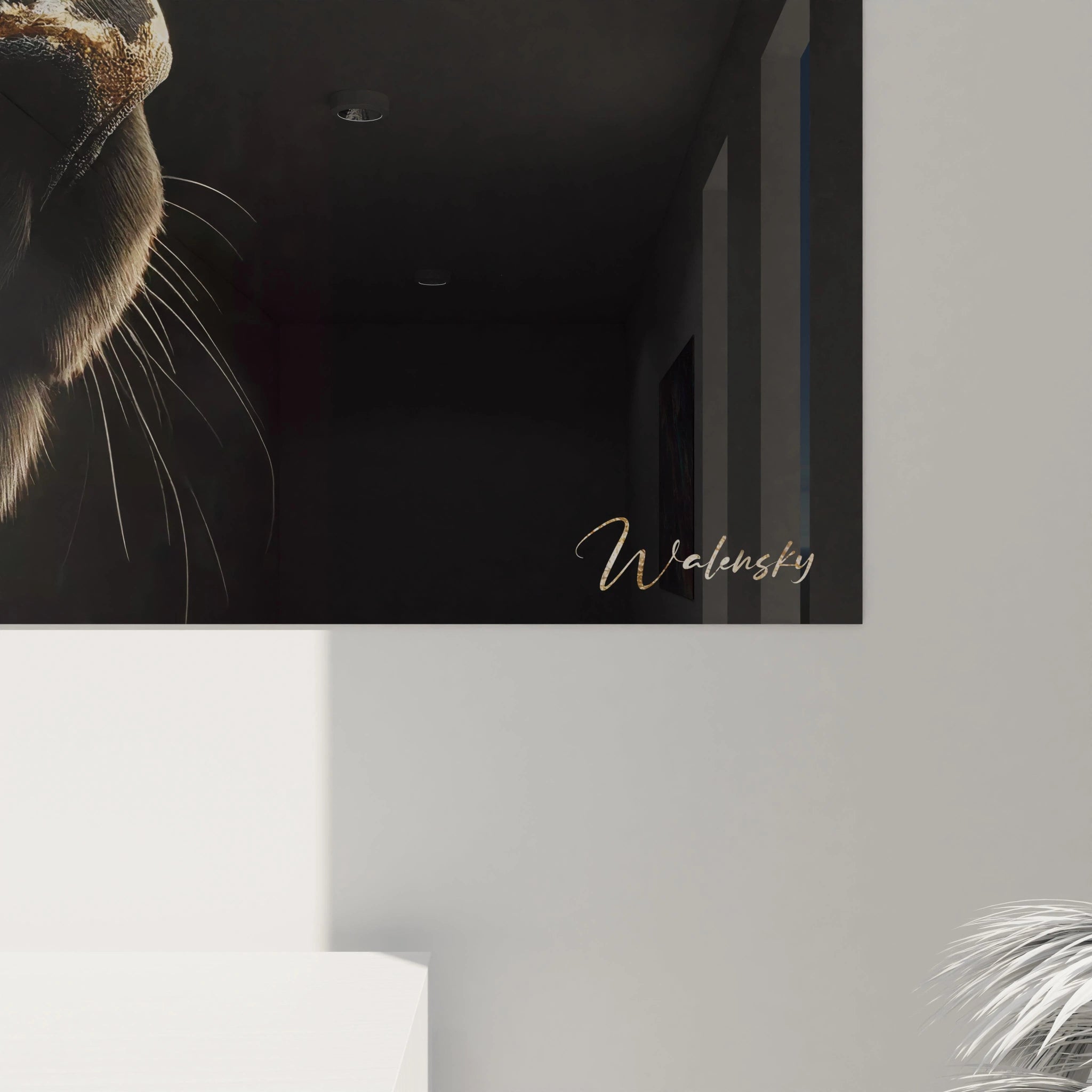 La vue rapprochée du tableau panthère noire révèle des détails impressionnants. Les éclats dorés sur sa robe noire créent un contraste somptueux, parfait pour une décoration raffinée.