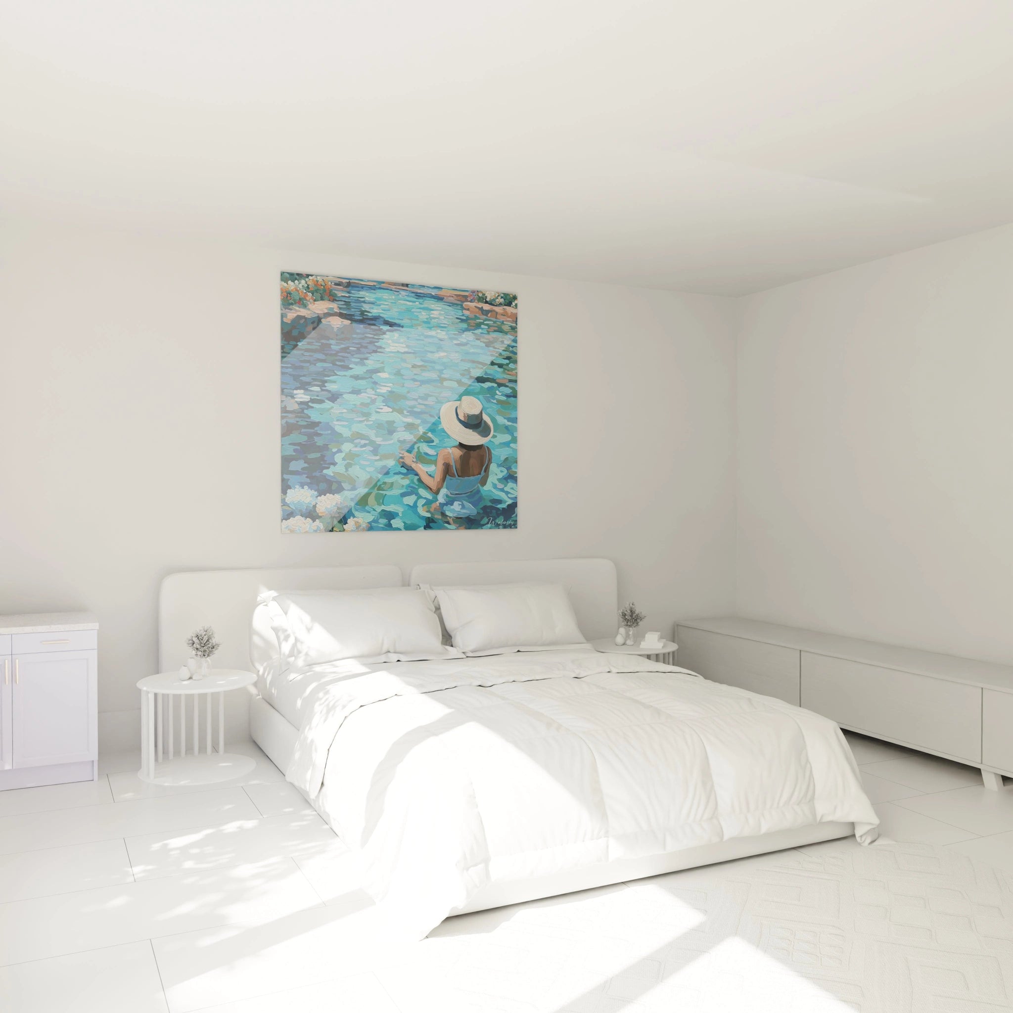 tableau femme bain décor estival Walensky accroché au dessus d un lit blanc dans une chambre lumineuse