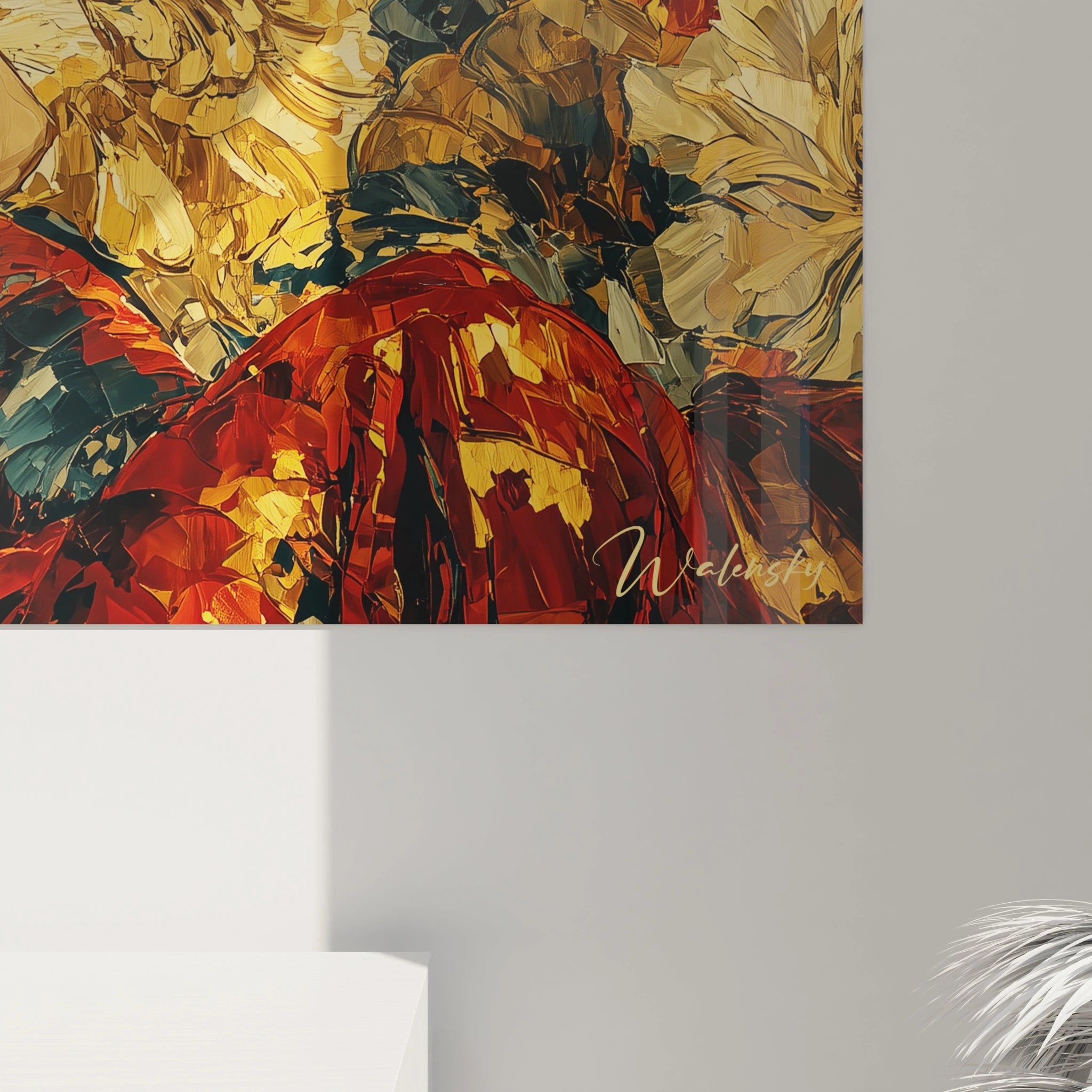 Tableau gothique femme Walensky mural peinture abstraite rouge et or signée accrochée sur mur gris