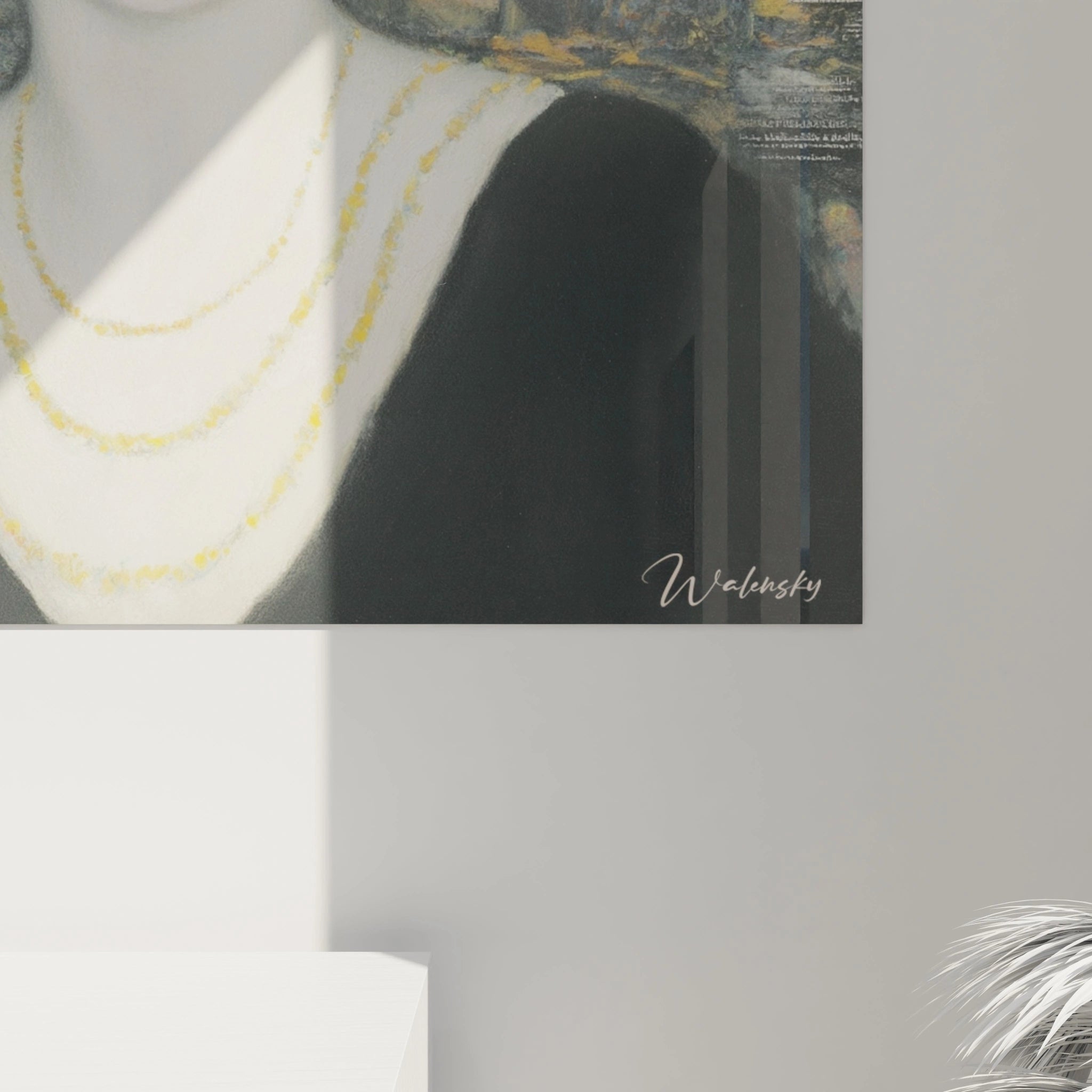 Tableau mural Walensky montrant buste de femme en robe noire avec colliers dorés tableau femme symboliste