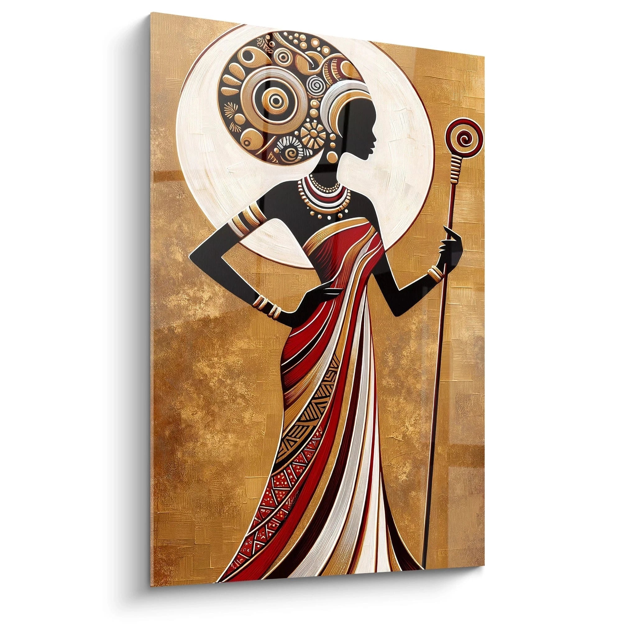 tableau africain vu de biais elegant avec figure feminine africaine au motif geometrique robe rouge or et noir coiffe ornee aura circulaire arriere plan texture doree