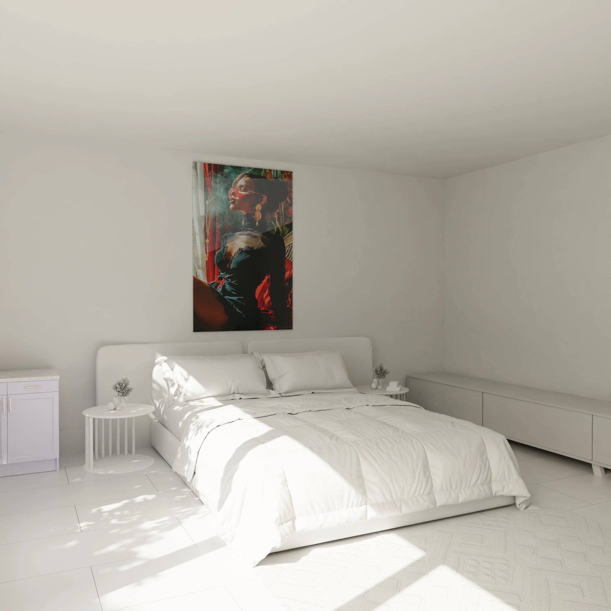 Tableau femme fatale glamour accroché au mur d'une chambre moderne et lumineuse