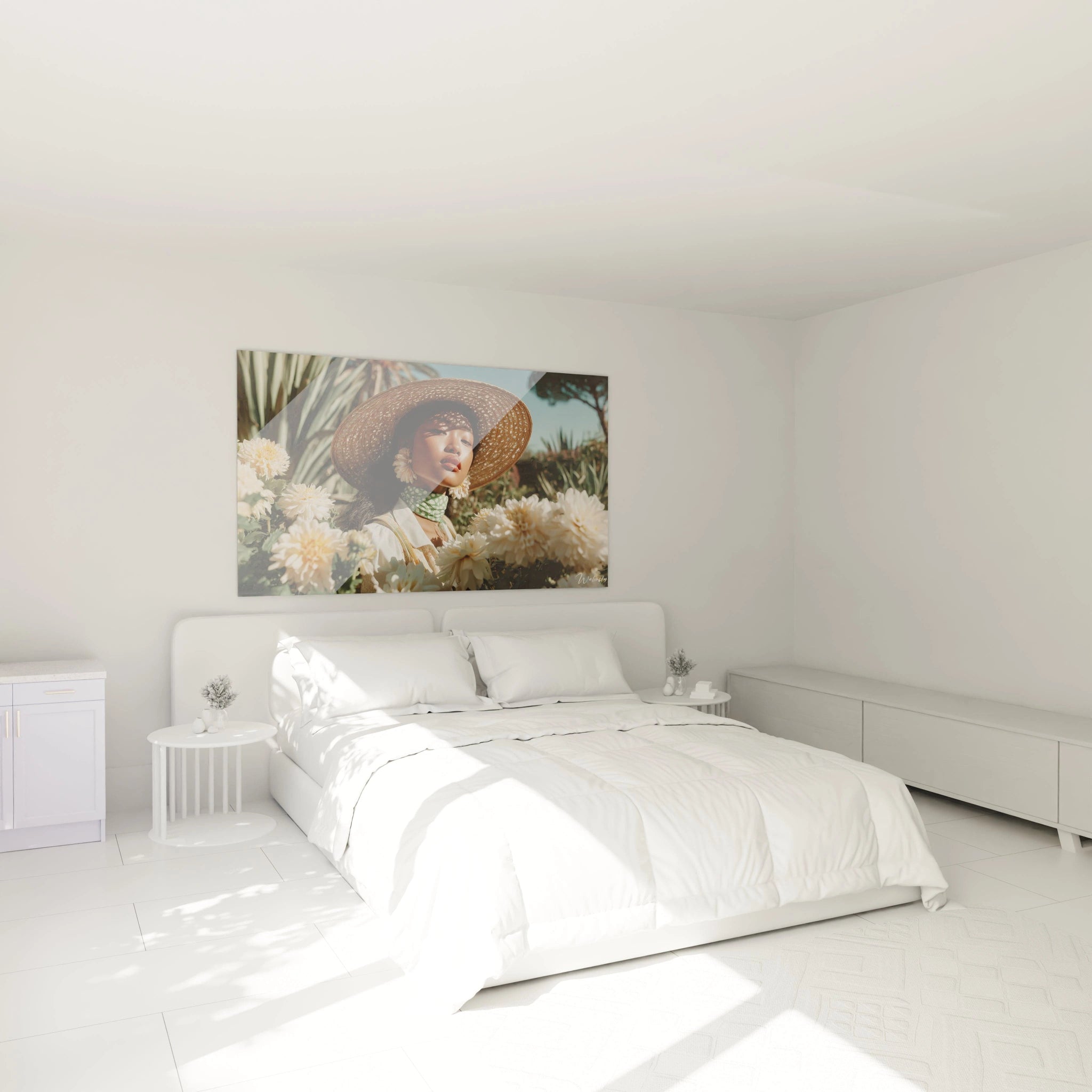 Chambre minimaliste avec lit blanc et tableau mural Walensky tableau femme fleurs blanches au dessus de la tete de lit