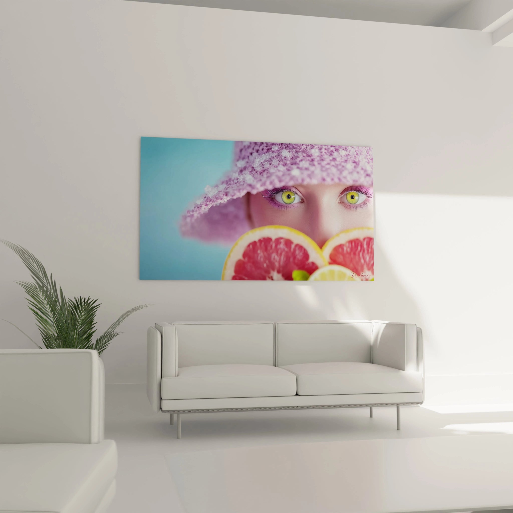 tableau mural femme moderne Walensky représentant une foule devant Notre Dame avec nuages de fumée rouge dans salon minimaliste