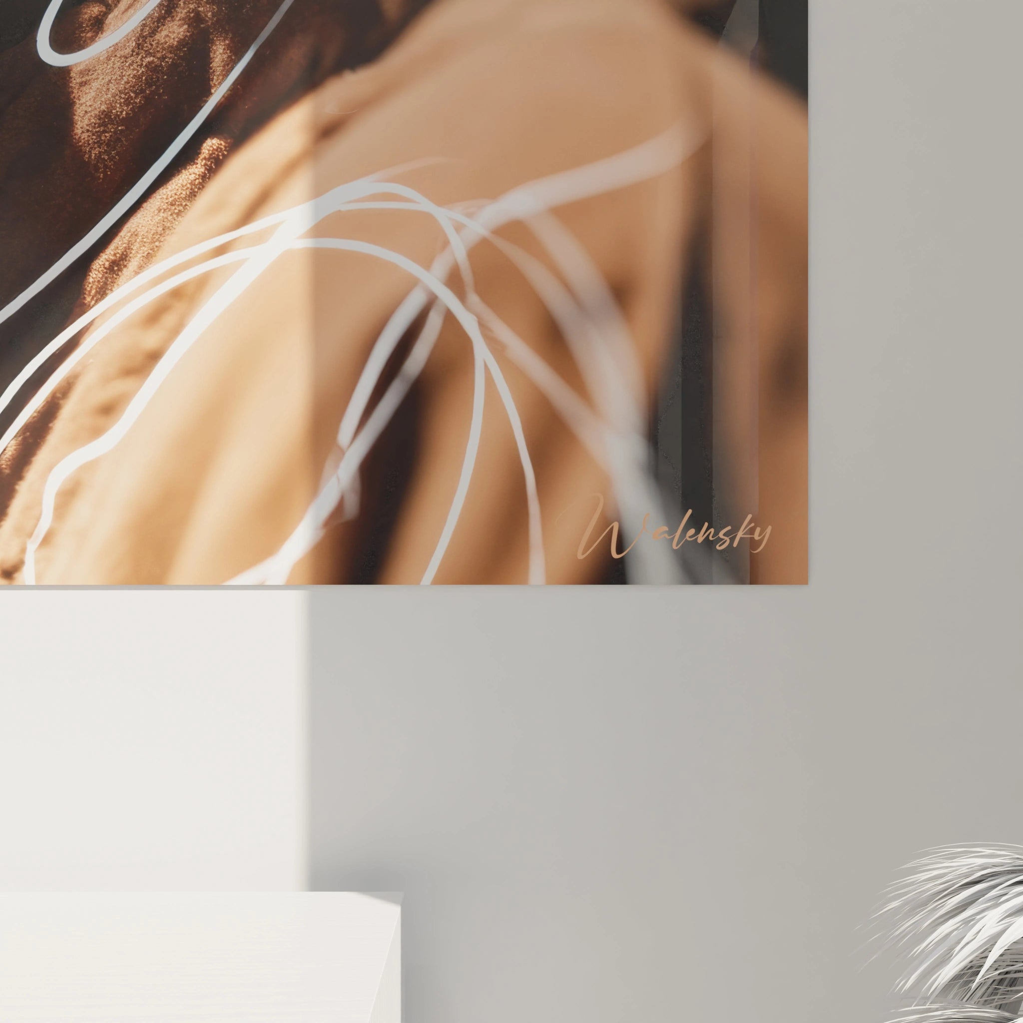 Tableau femme moderne de Walensky avec des lignes abstraites sur fond neutre pour décoration intérieure