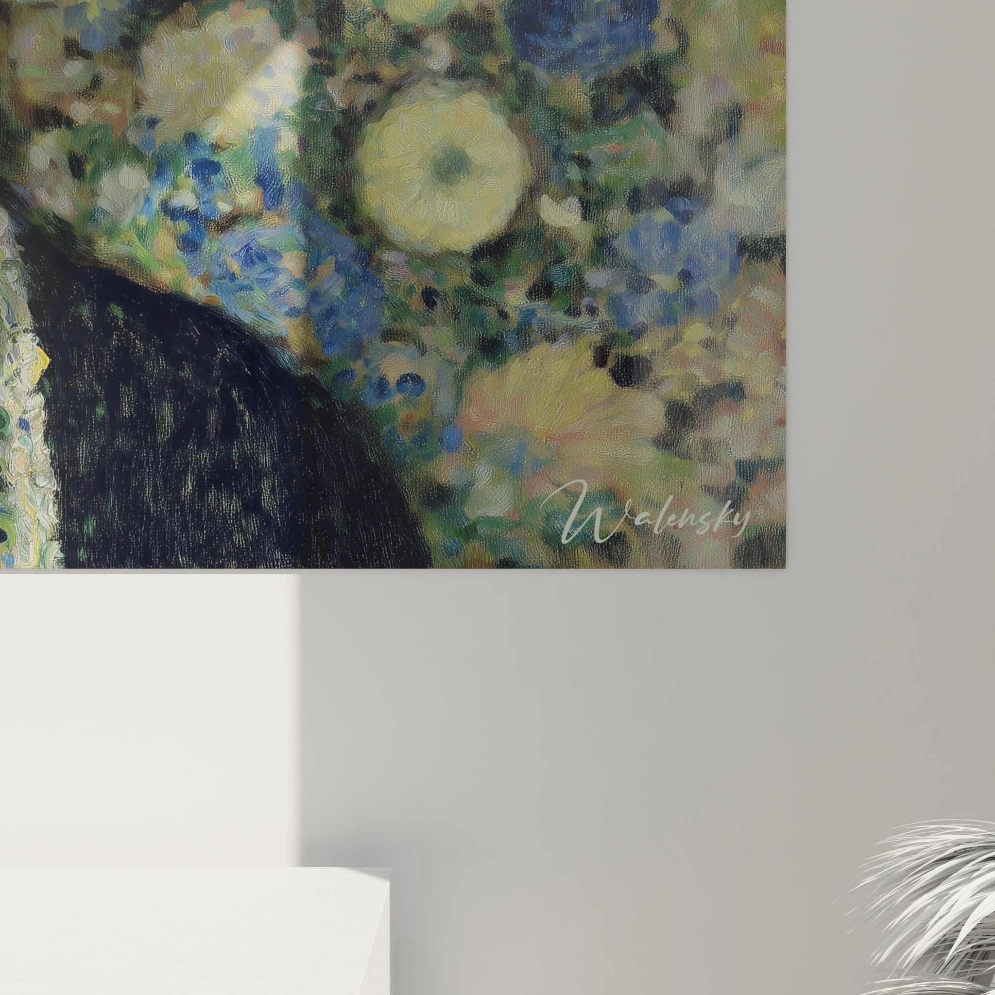 tableau femme symboliste mural Walensky gros plan sur portrait féminin partiel et motifs floraux colorés avec signature