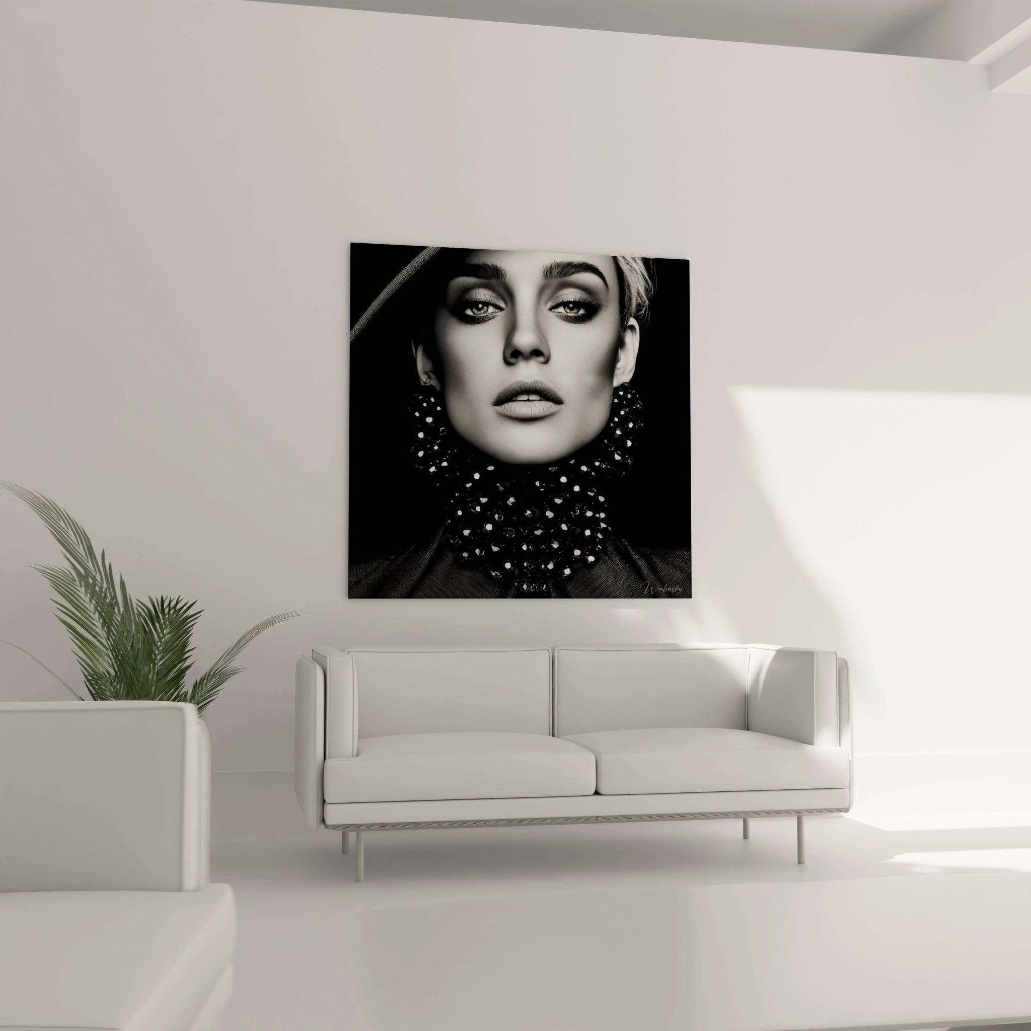 Tableau femme mode noir et blanc avec un portrait saisissant de modèle sur un mur moderne