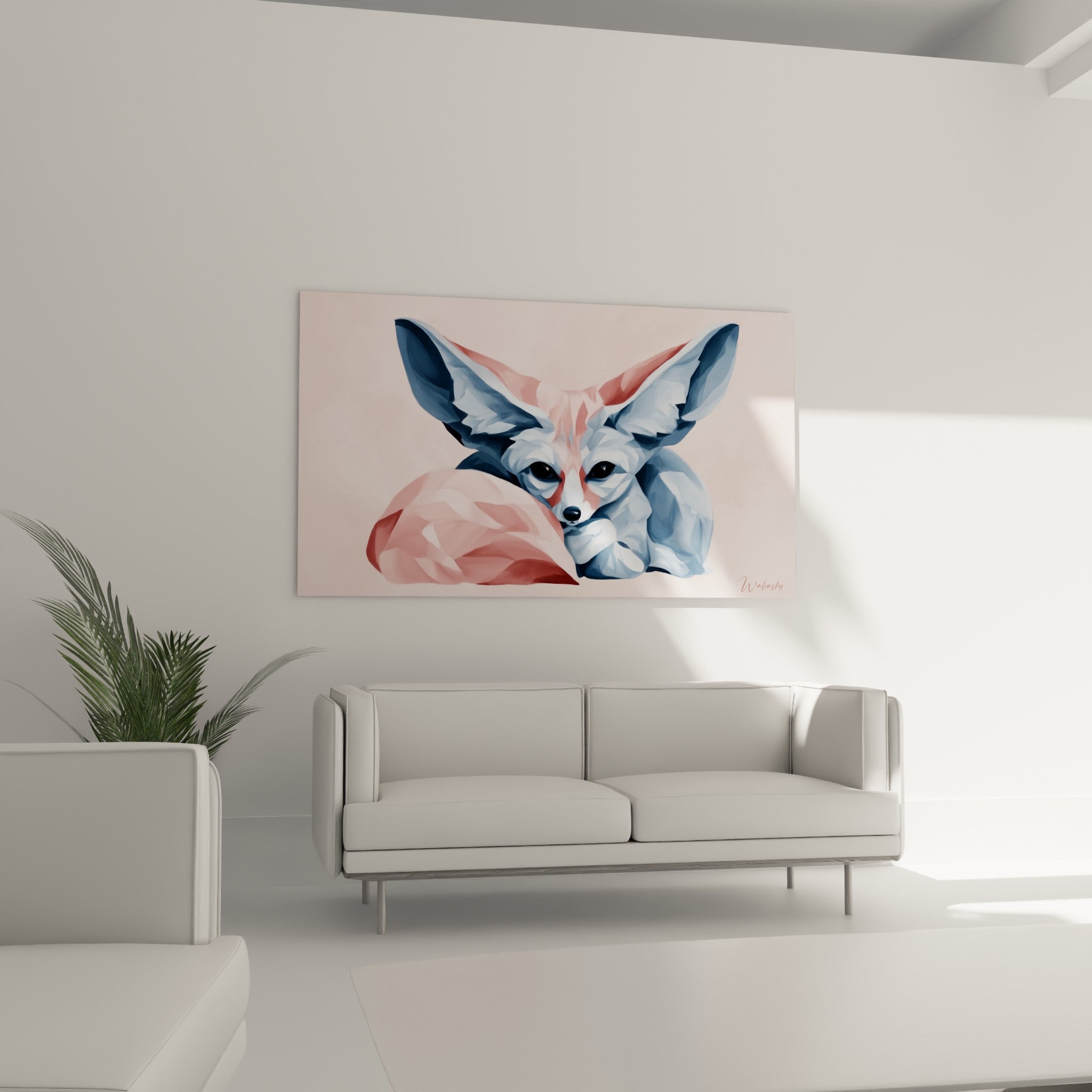 Fennec aux oreilles dressées bleu poudré placé au-dessus d'un canapé dans un salon lumineux