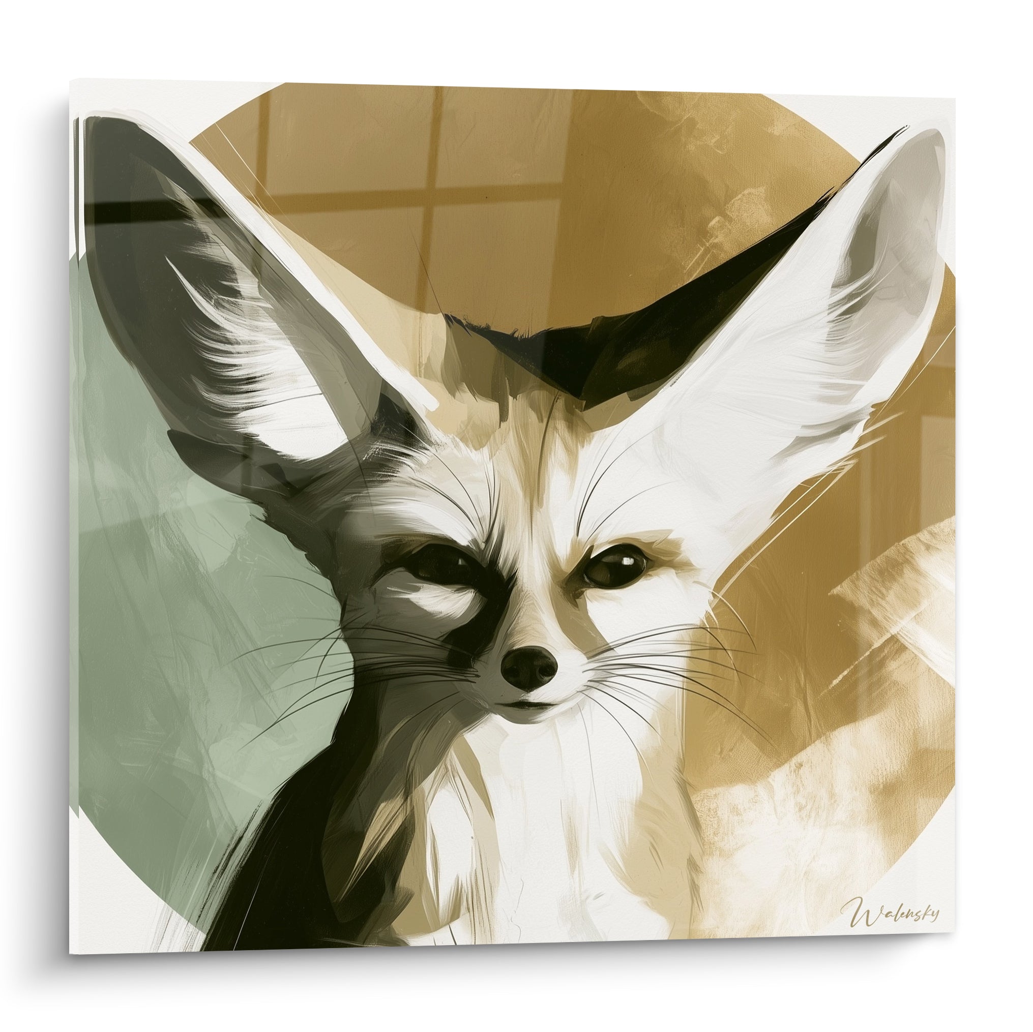 Fennec au regard perçant, pelage blanc et oreilles dressées, fond doré et vert sauge