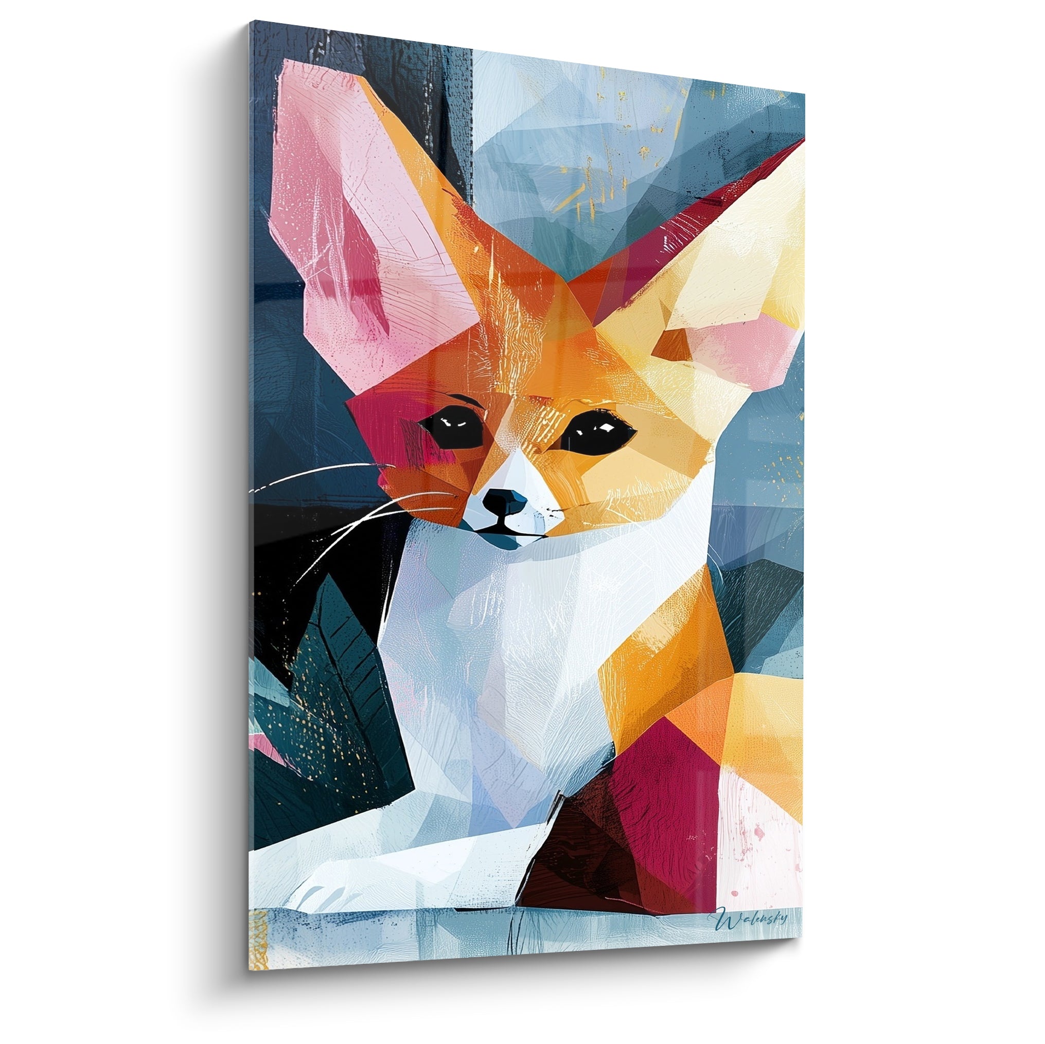 Fennec géométrique aux oreilles roses et bordeaux, fond bleu ardoise texturé de motifs dorés