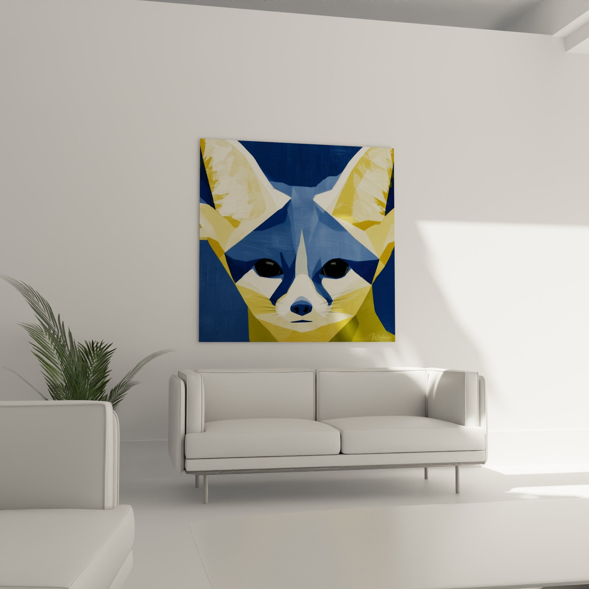 Museau de fennec blanc et bleu nuit entouré de jaune doré, suspendu au-dessus d'un canapé dans un salon lumineux