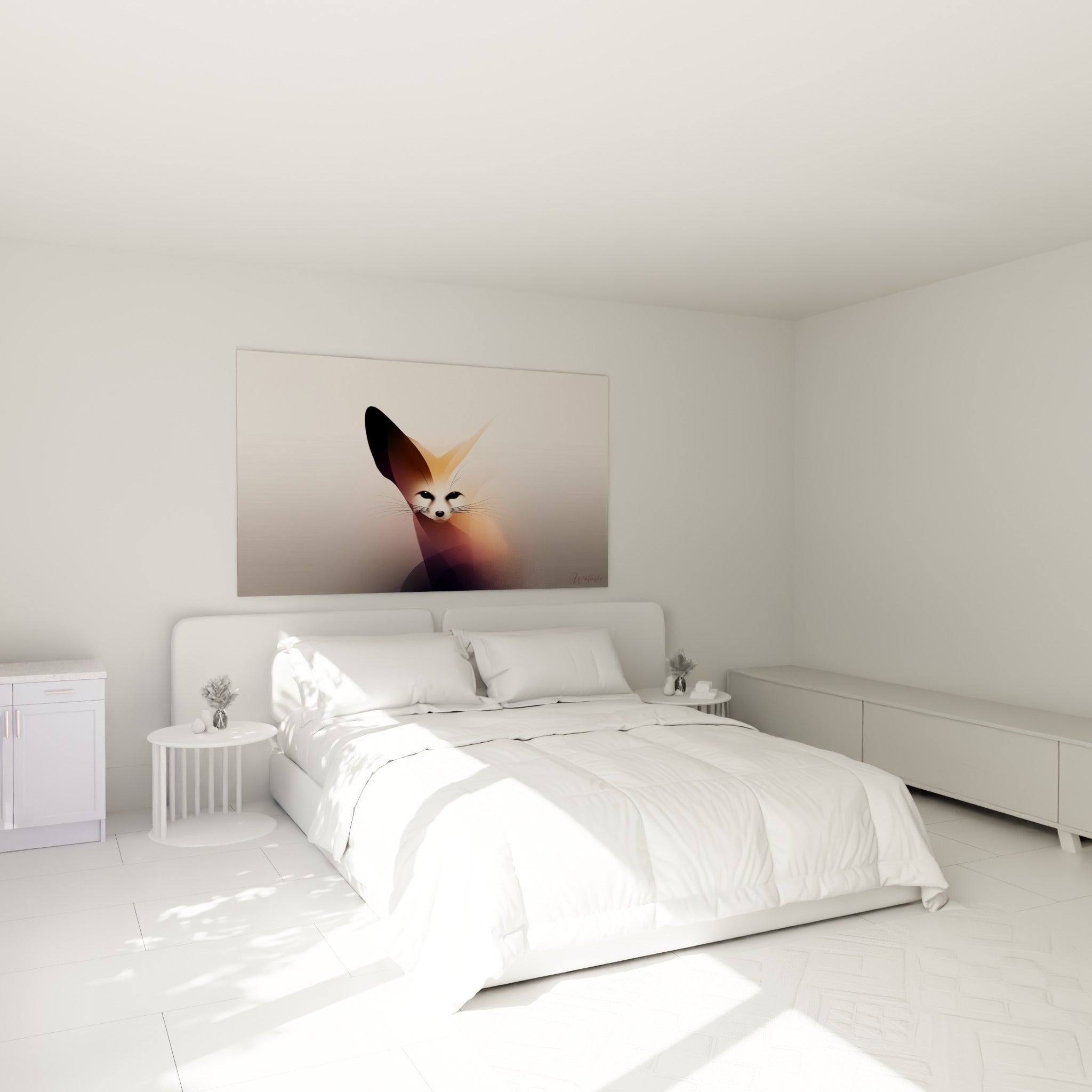 Museau blanc et oreilles ocre du fennec accrochés au-dessus d'un lit dans une chambre claire