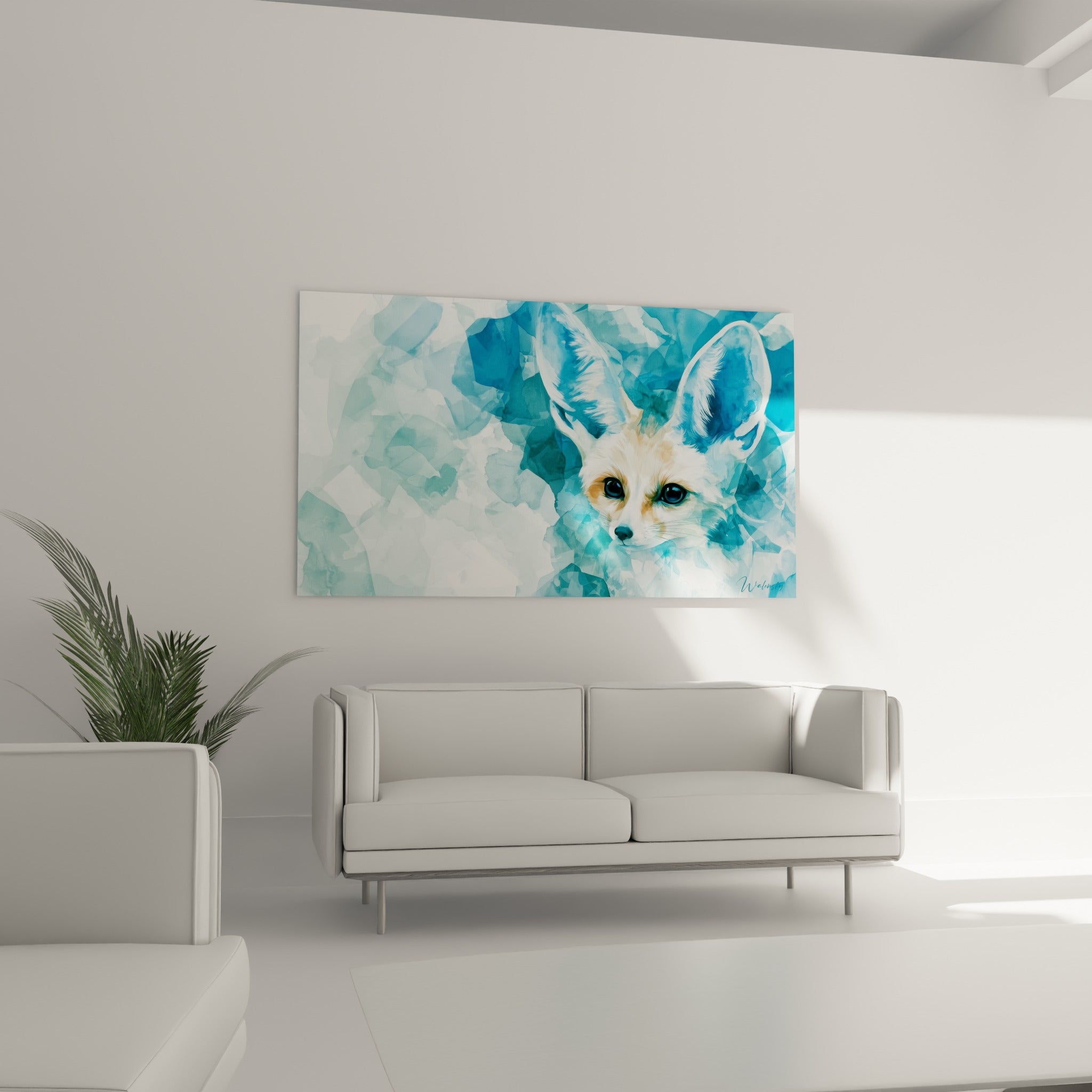 Museau noir et yeux sombres d'un fennec crème sur fond bleu, au-dessus d'un canapé dans un salon lumineux