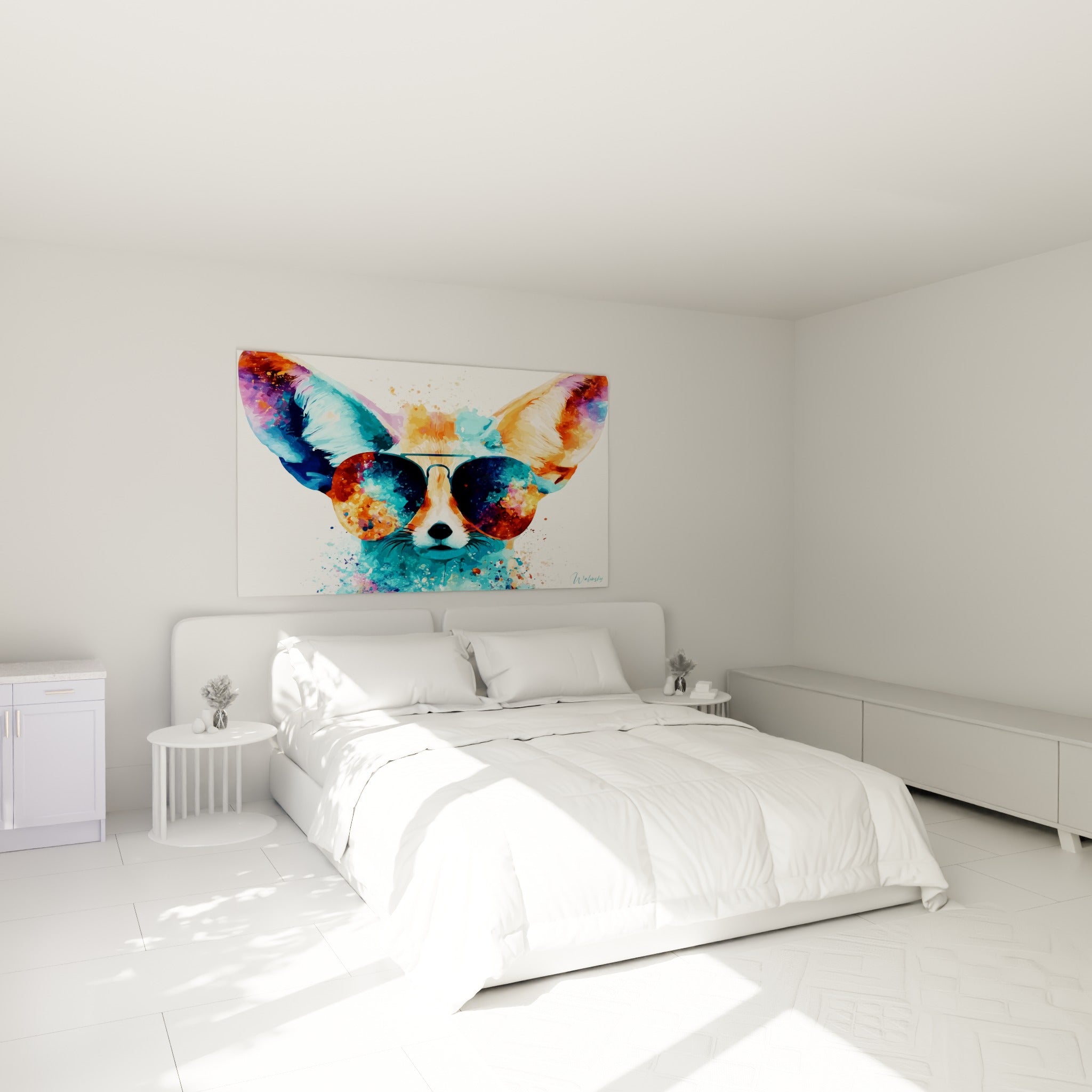 Portrait de fennec ocre et bleu pastel à lunettes accroché au-dessus d'un lit dans une chambre claire