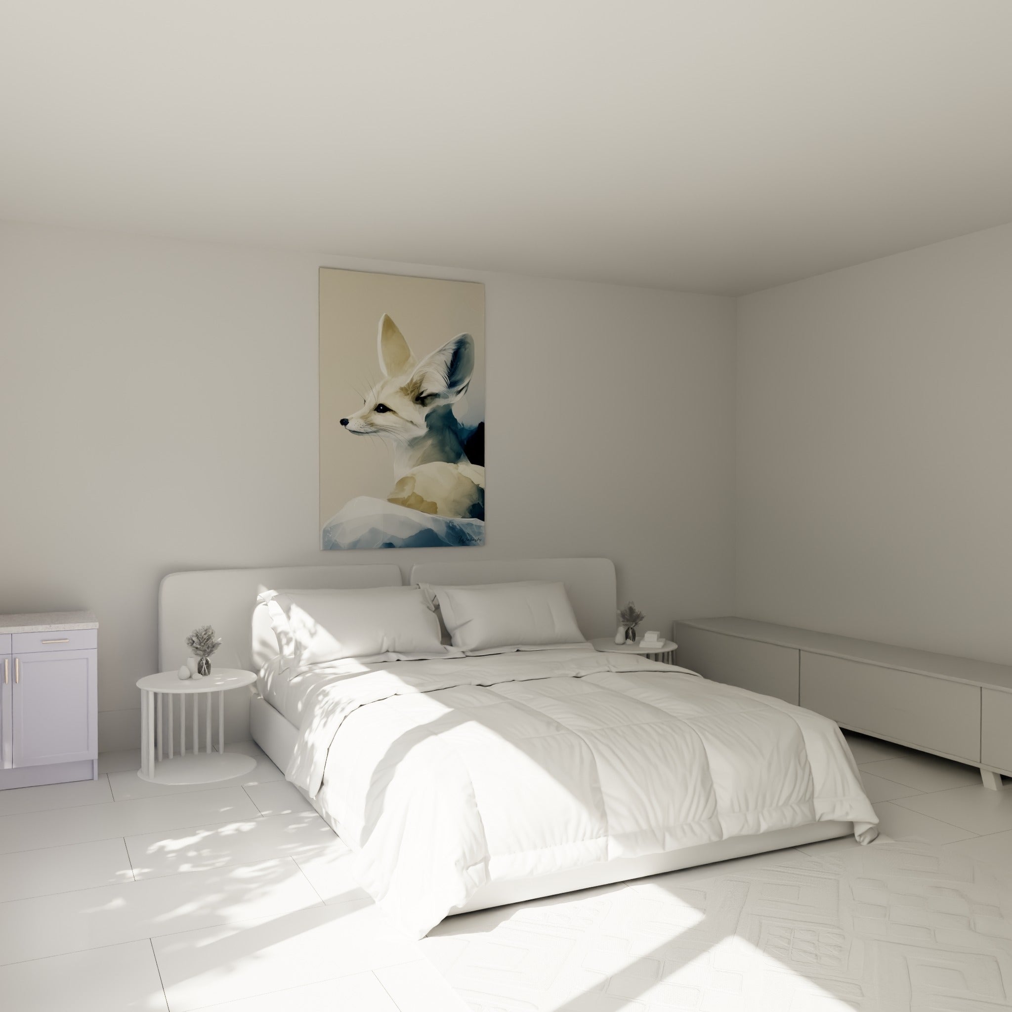 Museau fin et oreilles bleu marine du fennec au-dessus d'un lit dans une chambre claire