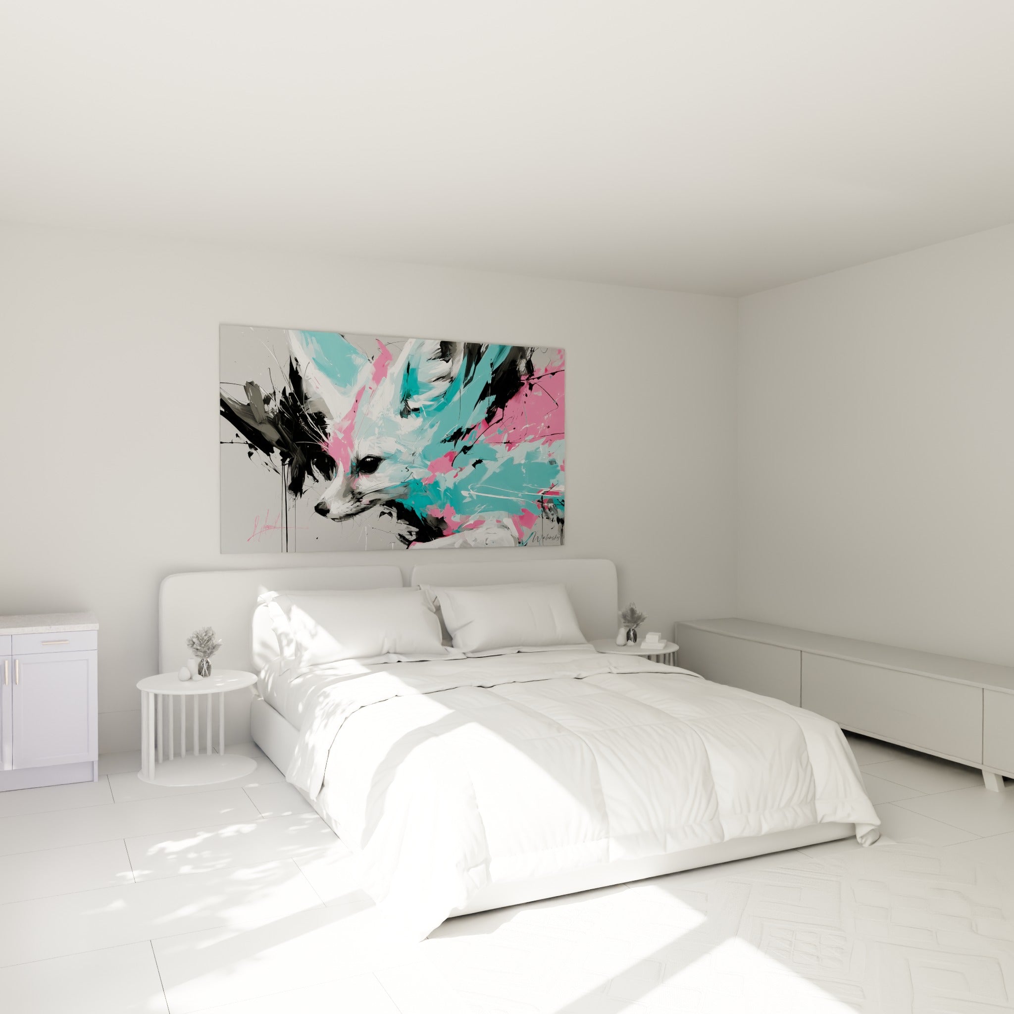 Museau perçant du fennec entouré de touches turquoise et fuchsia, au-dessus d'un lit dans une chambre claire