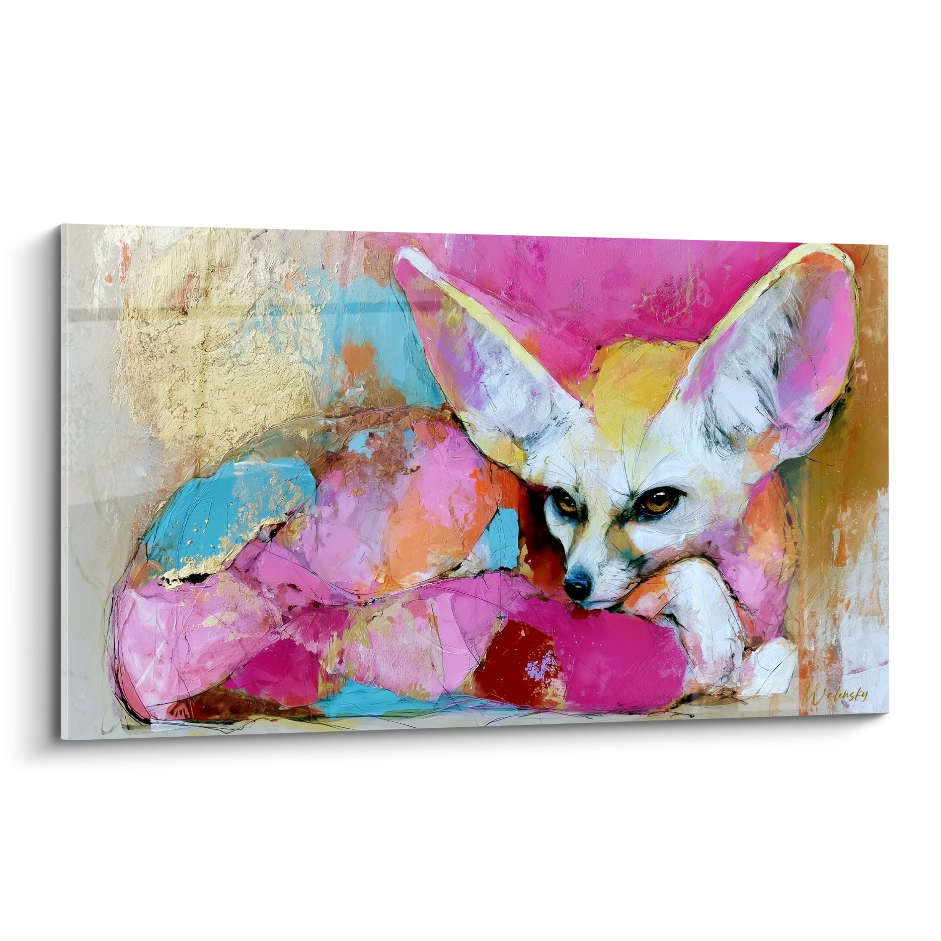 Fennec lové aux oreilles roses, corps en aplats fuchsia et turquoise sur fond ocre doré