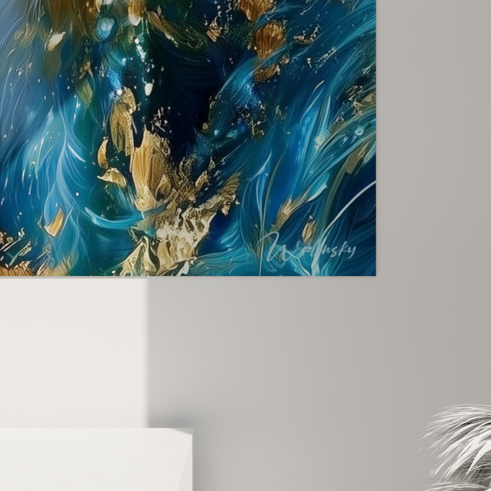 Détail de la fourrure texturée du fennec, coulures dorées et bleu marine se mêlant sur la toile imprimée