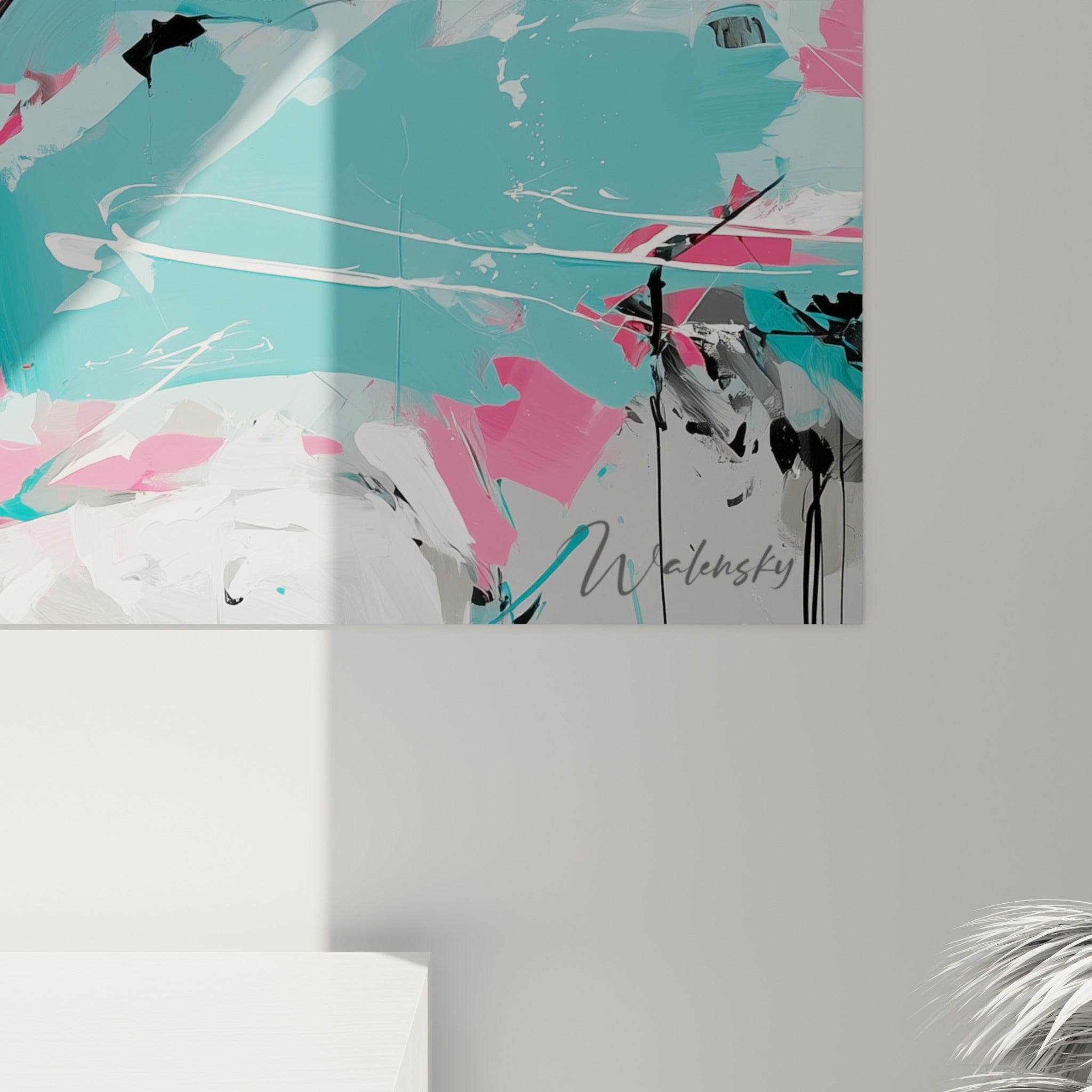 Empâtements de peinture turquoise et rose fuchsia se mêlant aux coulures noires sur la toile du fennec